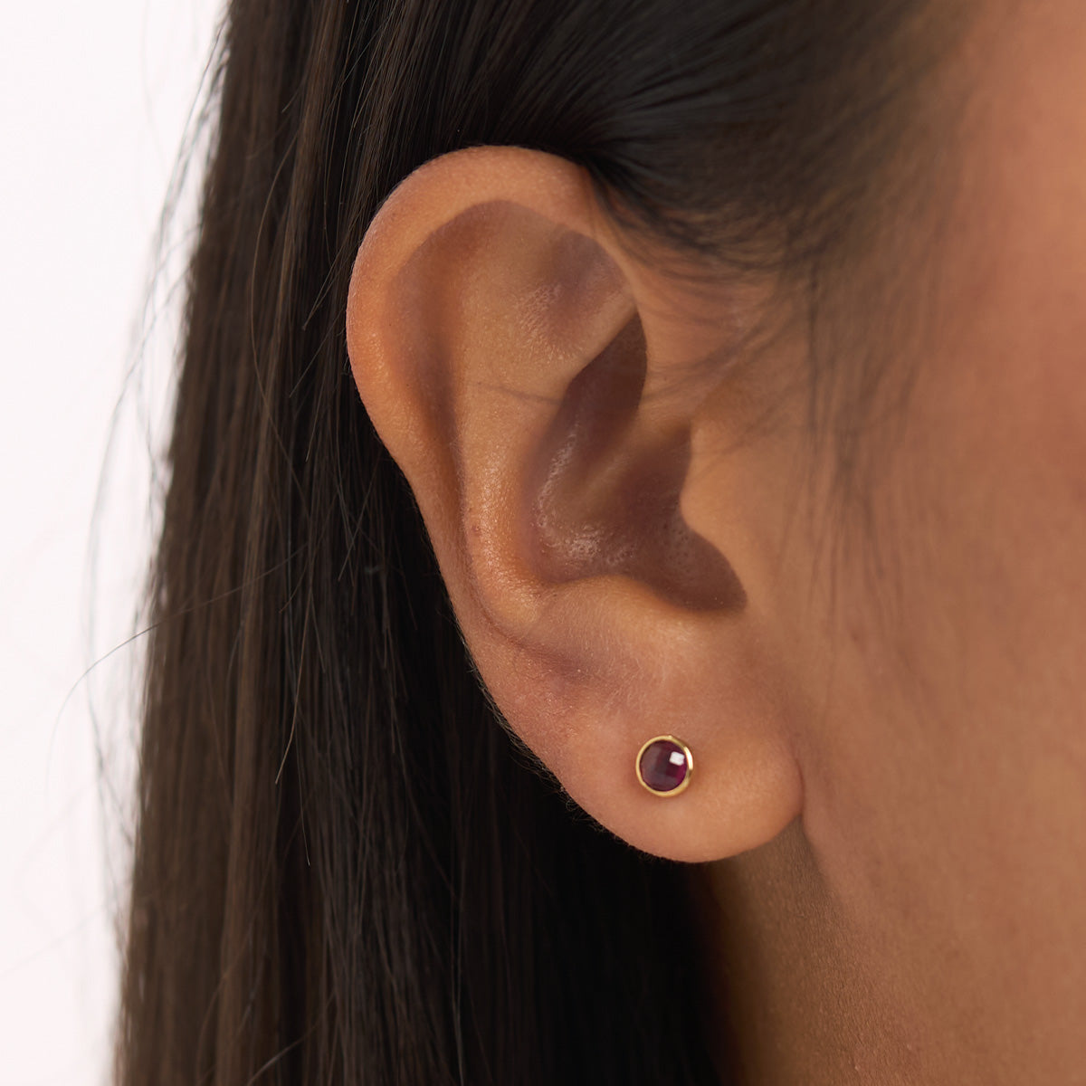 Exquisite Round Garnet Gold Stud Earrings for Women - Elegant & Timeless Jewelry for Everyday Wear, Parties & Gifts
