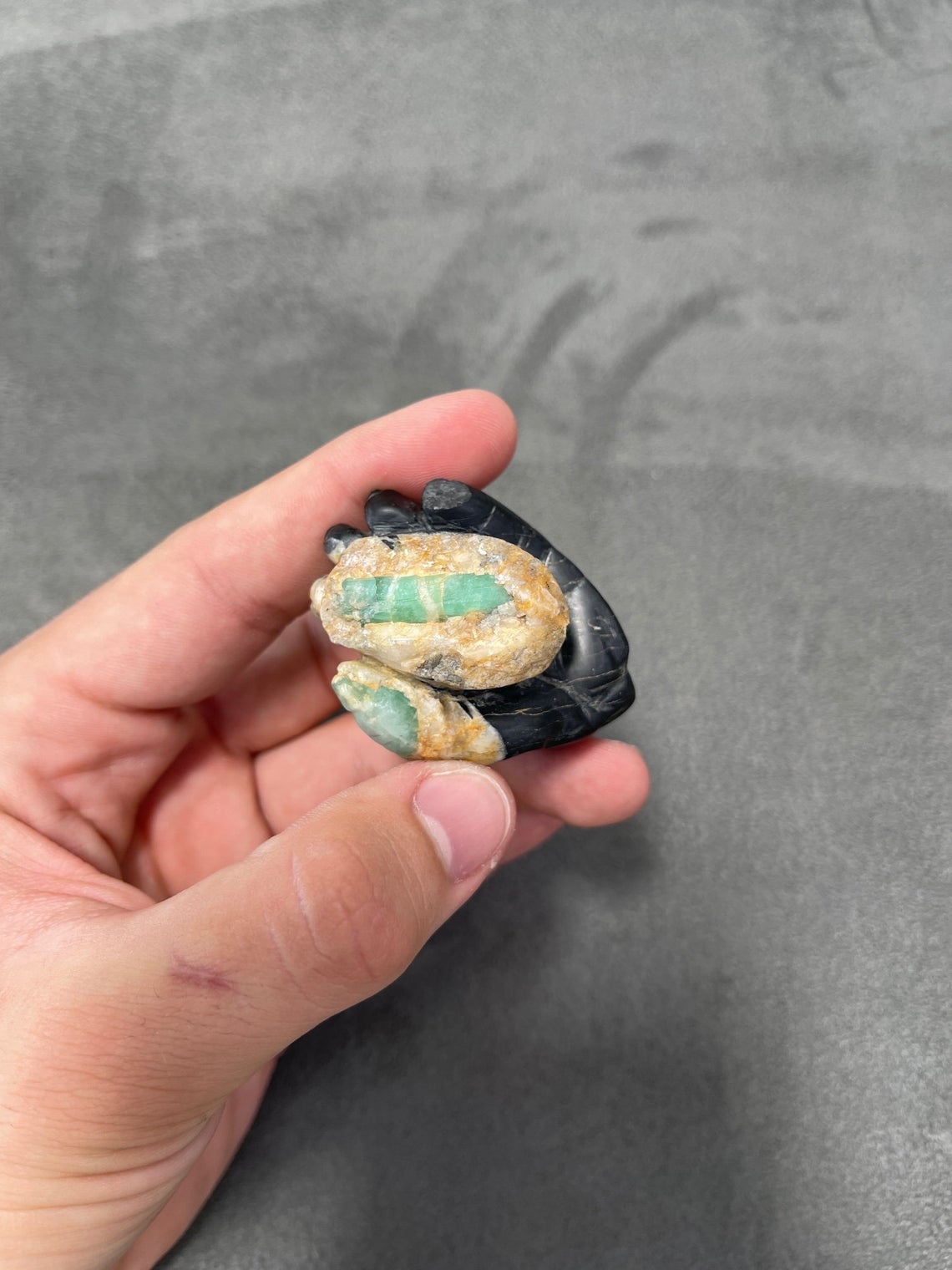 Natural Colombian Emerald Rough Crystal Sculpture – Raw Emerald Gemstone for Jewelry Making, Meditation & Healing | Handcrafted Artisan Decor for Home & Office
