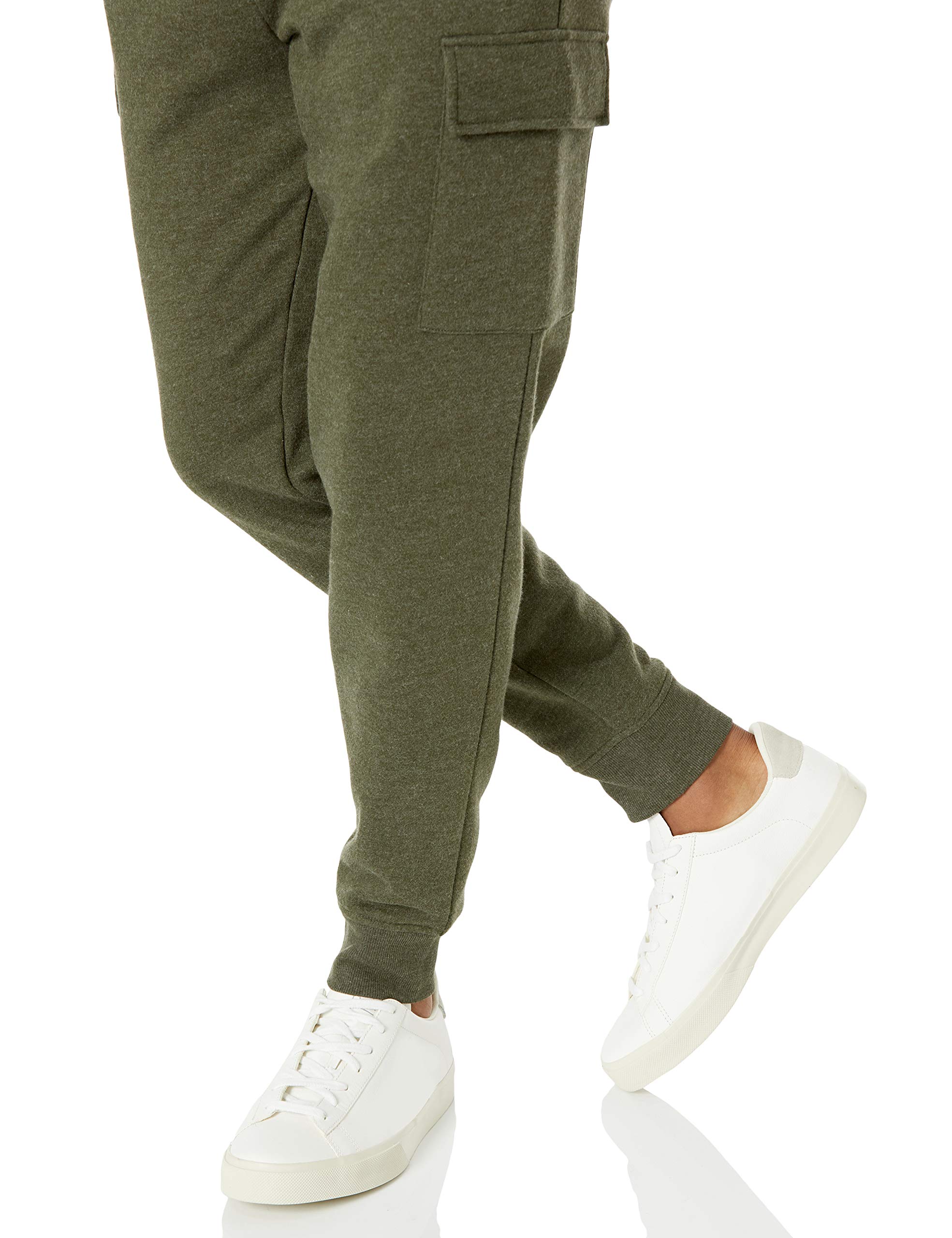 Amazon Essentials Men's Fleece Cargo Jogger Sweatpants - Comfortable Casual & Workout Pants for Lounge, Gym, and Outdoor Activities