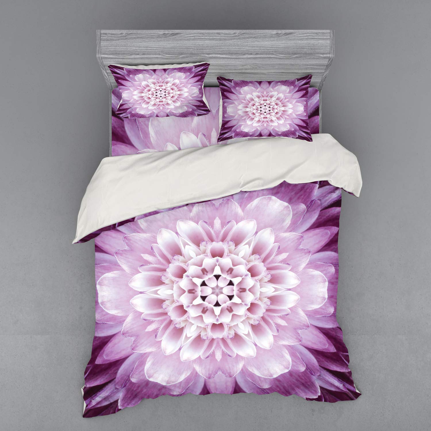 Ambesonne Queen Size 4-Piece Floral Duvet Cover Set - Chrysanthemum Blossom Design in Violet & Lilac | Includes Duvet Cover, 2 Shams & Fitted Sheet | Fresh Spring Garden Theme Bedding | Perfect for Master Bedrooms, Guest Rooms & Bohemian Decor
