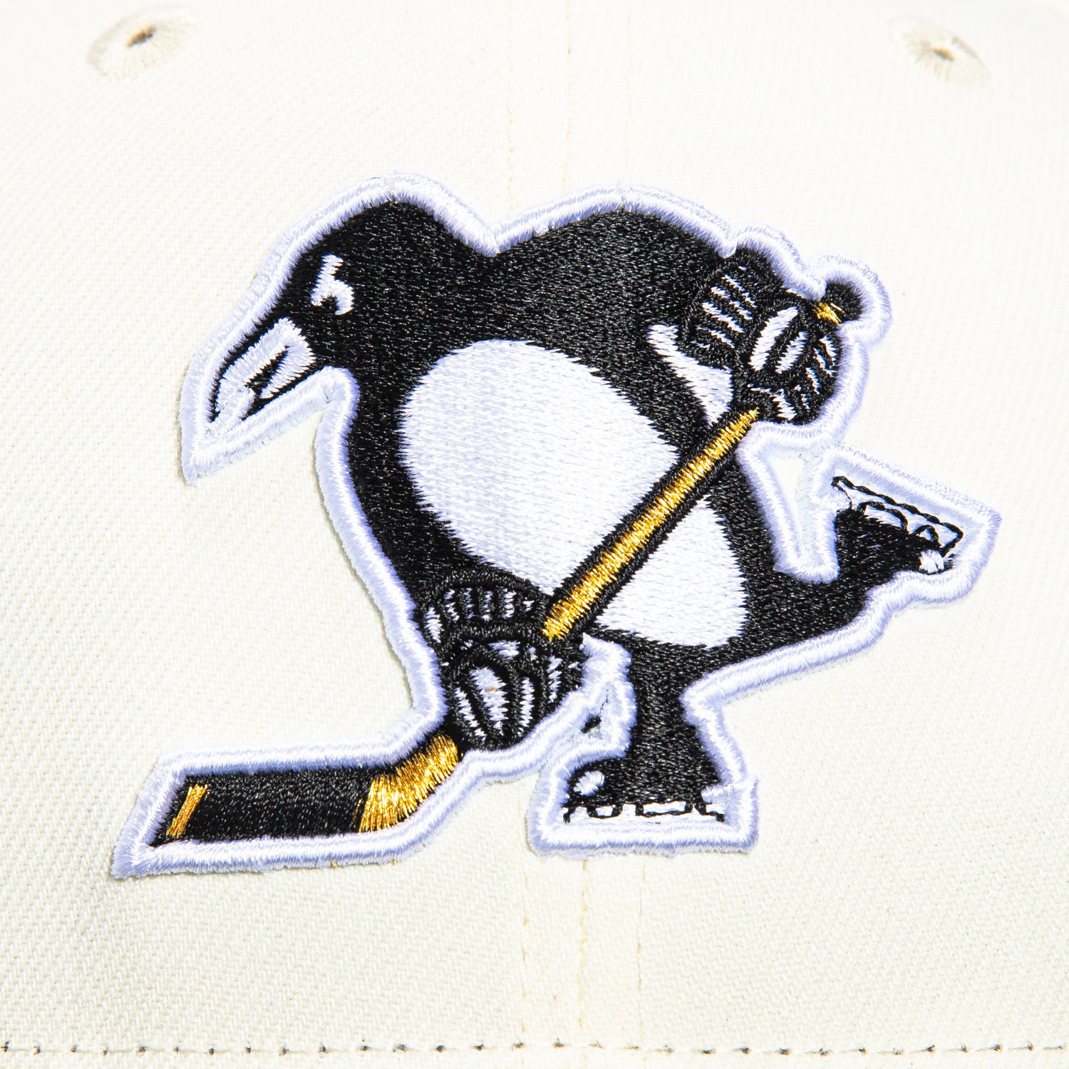 New Era 59Fifty Pittsburgh Penguins 2017 Stadium Series Patch Hat - White & Black Snapback Cap for Hockey Fans & Sports Enthusiasts - Perfect for Games, Tailgating & Casual Wear