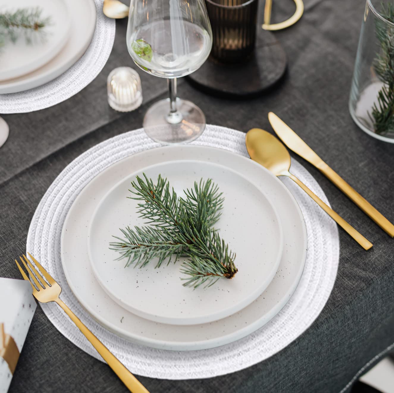 DACHUI Round Placemats Set of 6 - 15 Inch Washable Table Mats for Dining, Kitchen, and Party Decor (White) - Elegant and Durable Table Setting Accessories