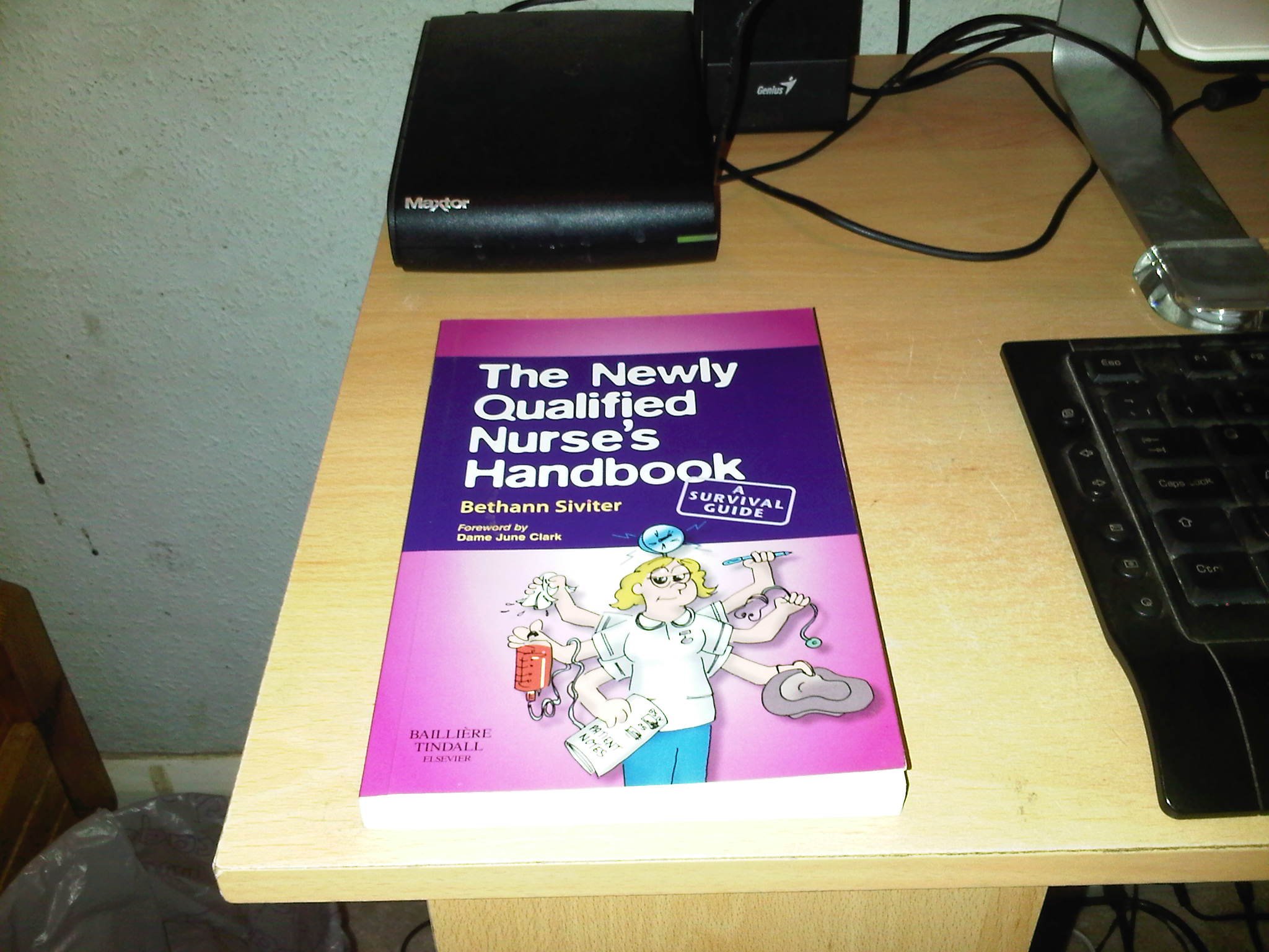 The Newly Qualified Nurse's Handbook: Essential Survival Guide for New Nurses - Perfect for Clinical Practice, NCLEX Prep & Nursing School Graduates