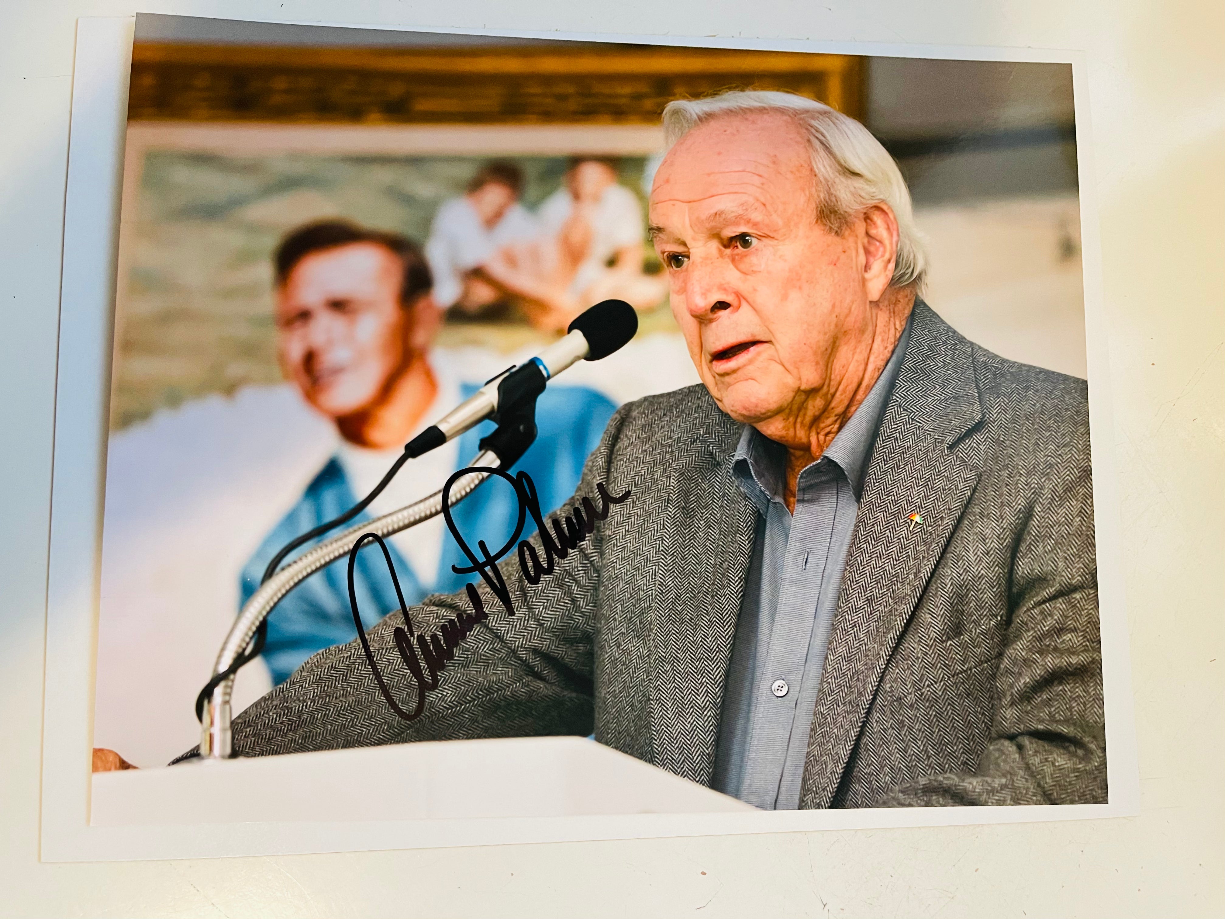 Arnold Palmer Autographed 8x10 Photo with Certificate of Authenticity (COA) - Perfect for Golf Memorabilia Collectors and Sports Fans Display