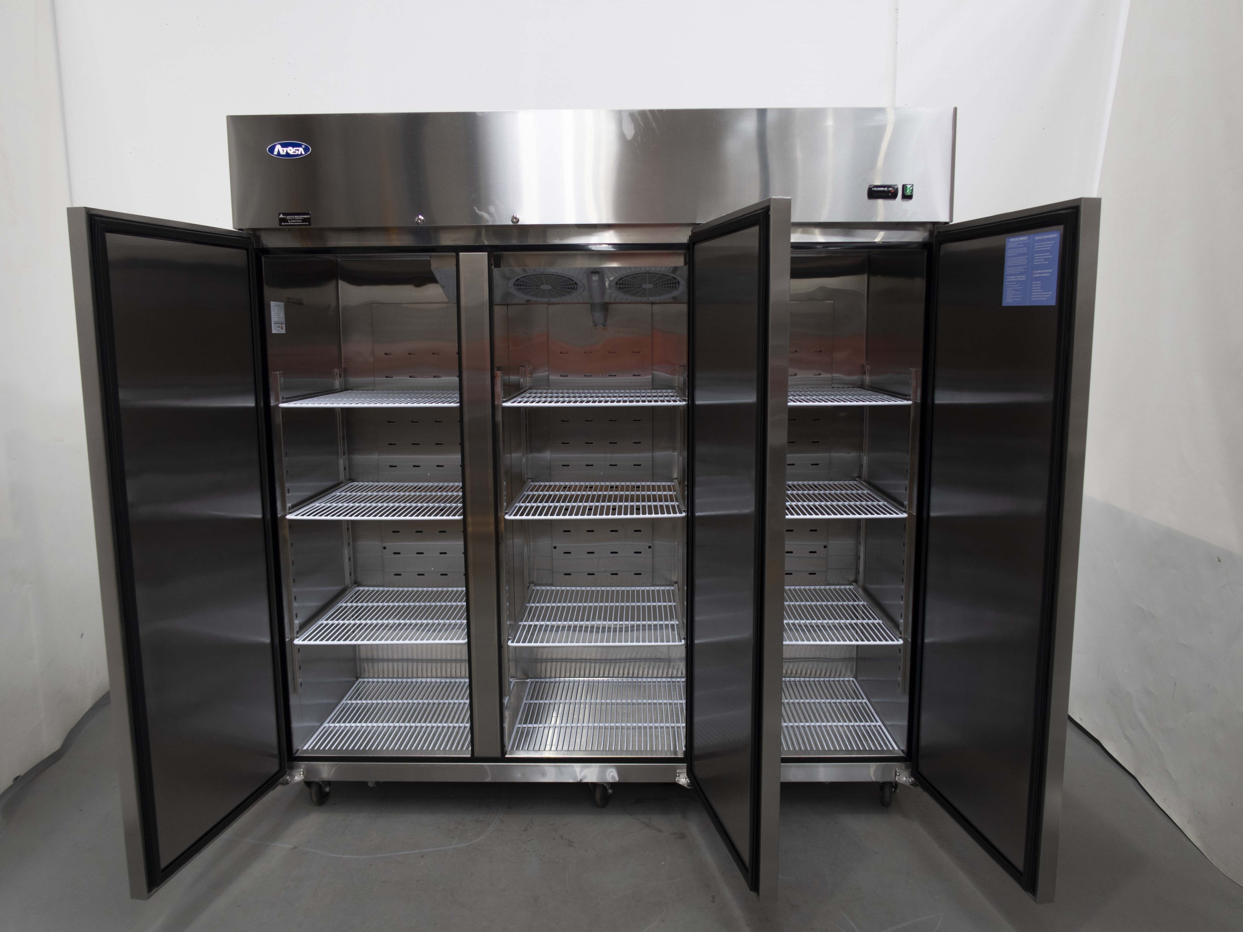 Atosa MBF8006 Commercial Upright Refrigerator - 8.1 Cu Ft Stainless Steel Fridge for Restaurants, Cafes & Catering - Energy Efficient & Durable Design