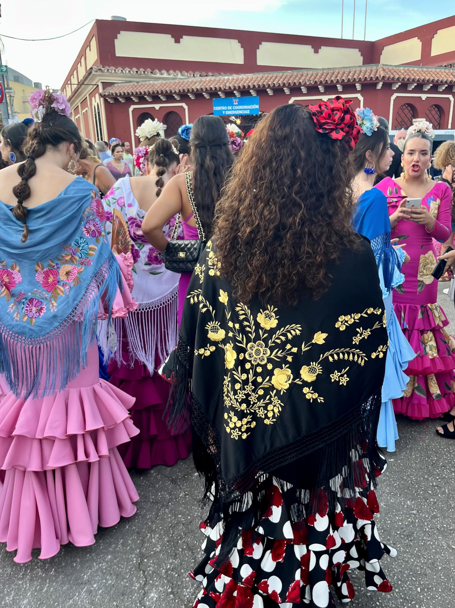 La Senorita Spanish Flamenco Dance Shawl - Large Black with Golden Flowers - Perfect for Flamenco Performances, Dance Costumes & Spanish Themed Parties