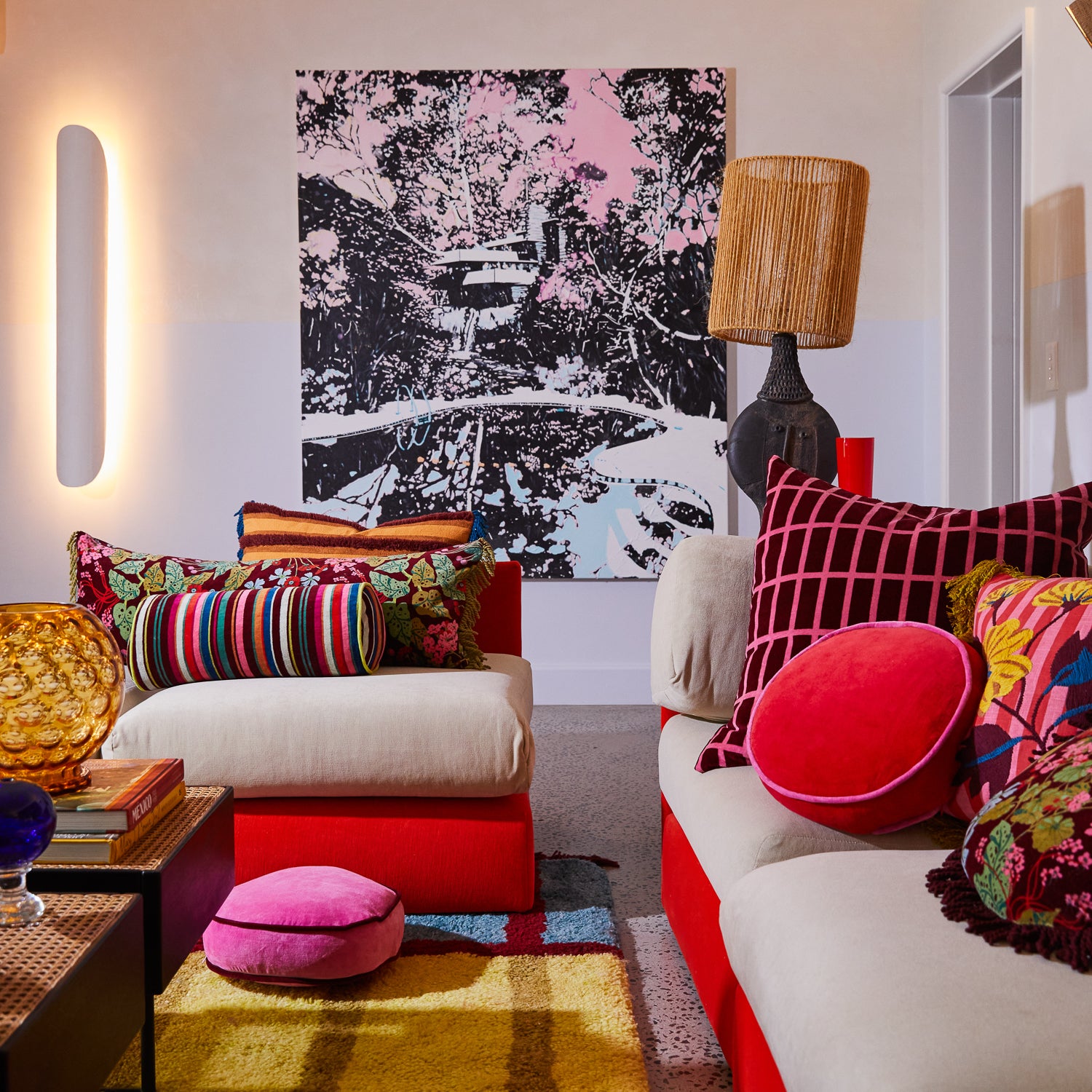 Castilo Round Velvet Cushion - Soft Fuchsia Pink Decorative Throw Pillow for Sofa, Bed & Home Decor - Perfect for Living Room, Bedroom & Nursery Accents