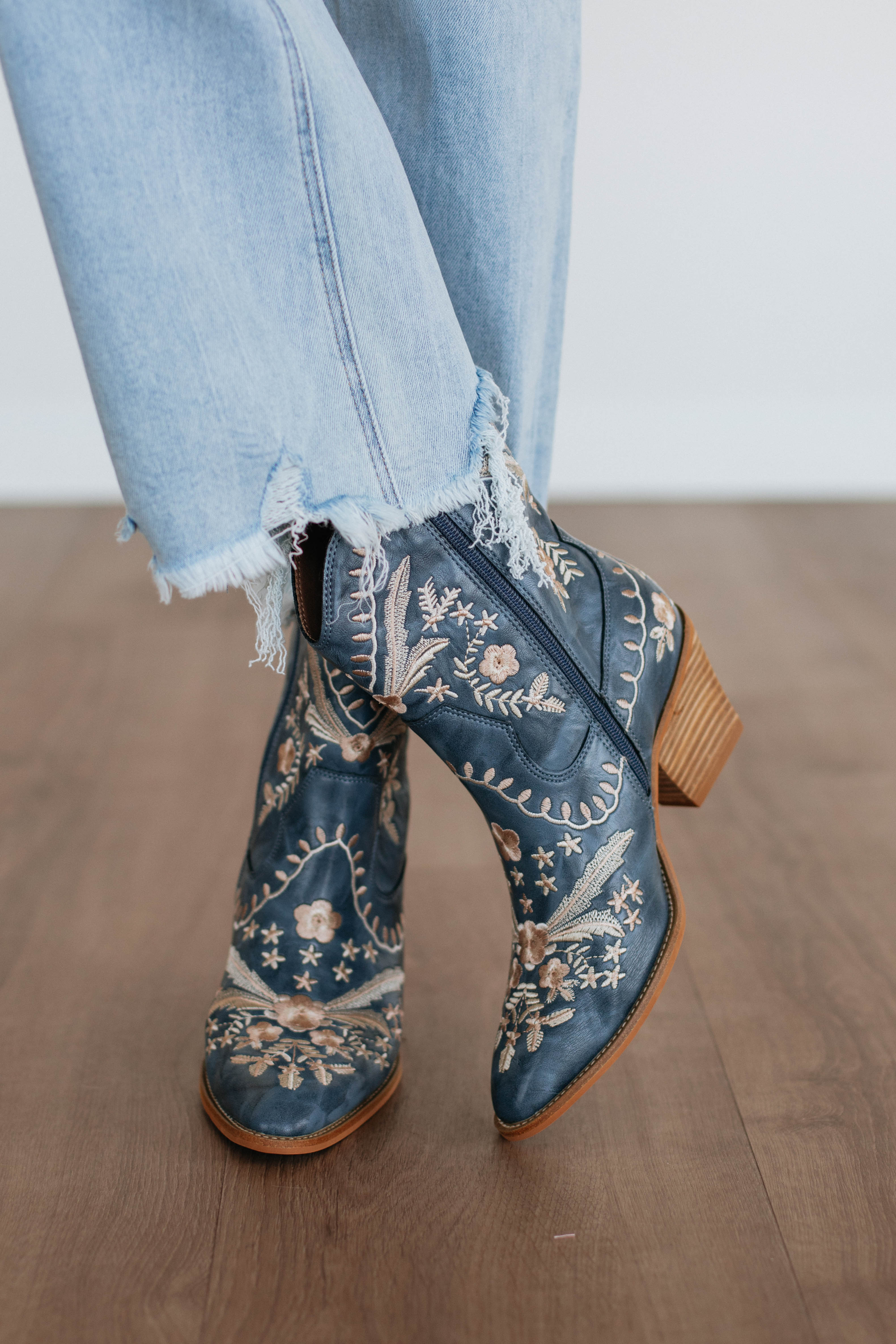 Best Western Cowboy Boots for Women & Men - Comfortable Country Dance Boots for Line Dancing, Rodeo & Casual Wear