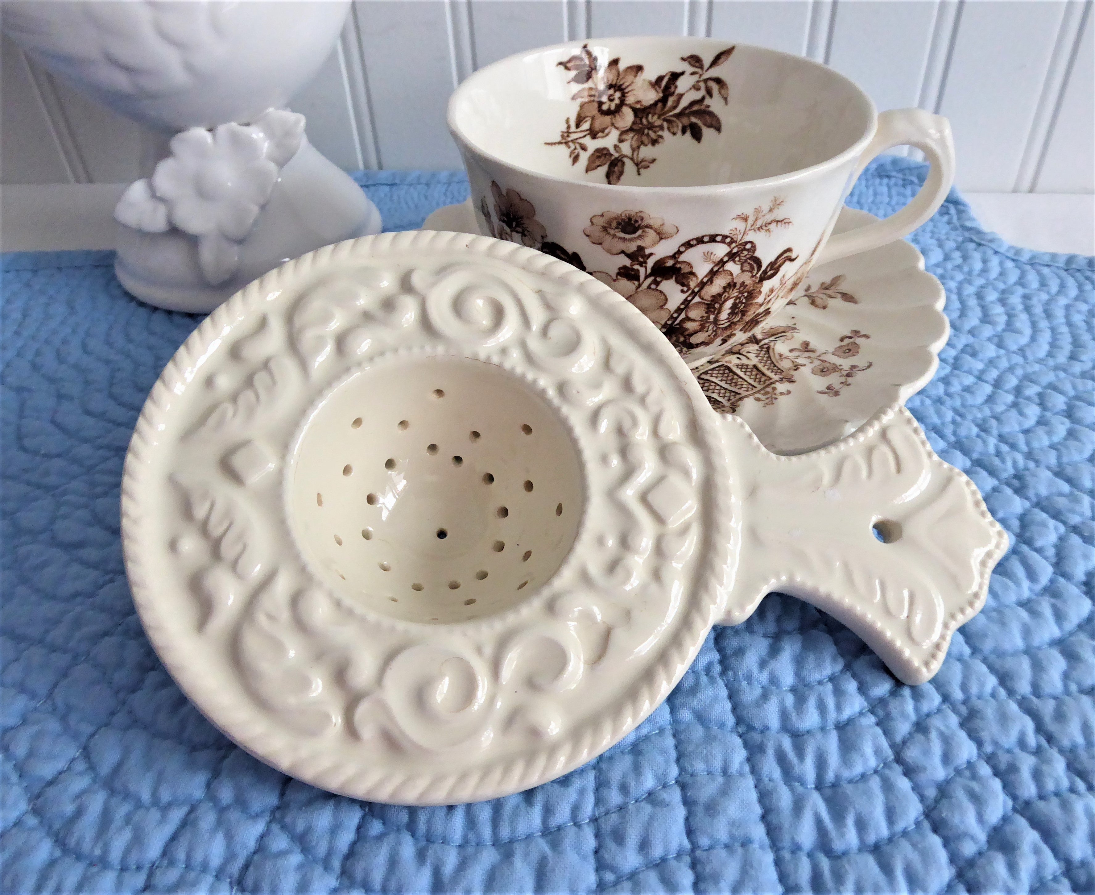 Vintage 1970s Embossed Cream Ware Tea Strainer - Over the Cup Tea Leaf Filter for Loose Leaf Tea Brewing | Perfect for English Tea, Herbal Infusions & Iced Tea Making