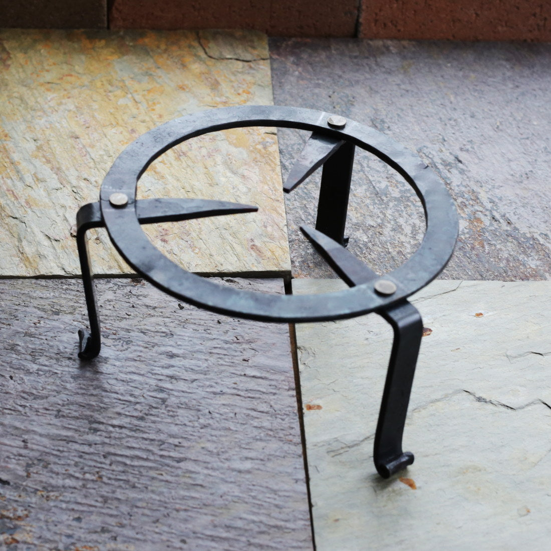 Round Iron Trivet - Heat Resistant Hot Plate Holder for Pots and Pans - Perfect for Kitchen, Dining Table, and Outdoor BBQ Use