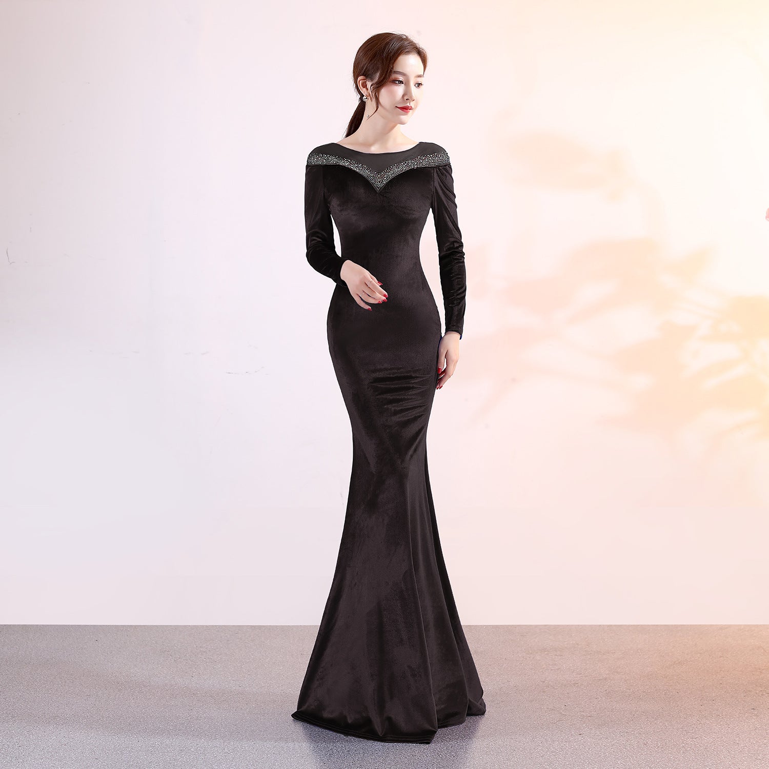 Elegant Velvet Evening Gown with Long Sleeves - Winter Banquet Dress for Hosting Company Annual Meetings & Parties | Perfect for Formal Events, Holiday Parties, and Special Occasions