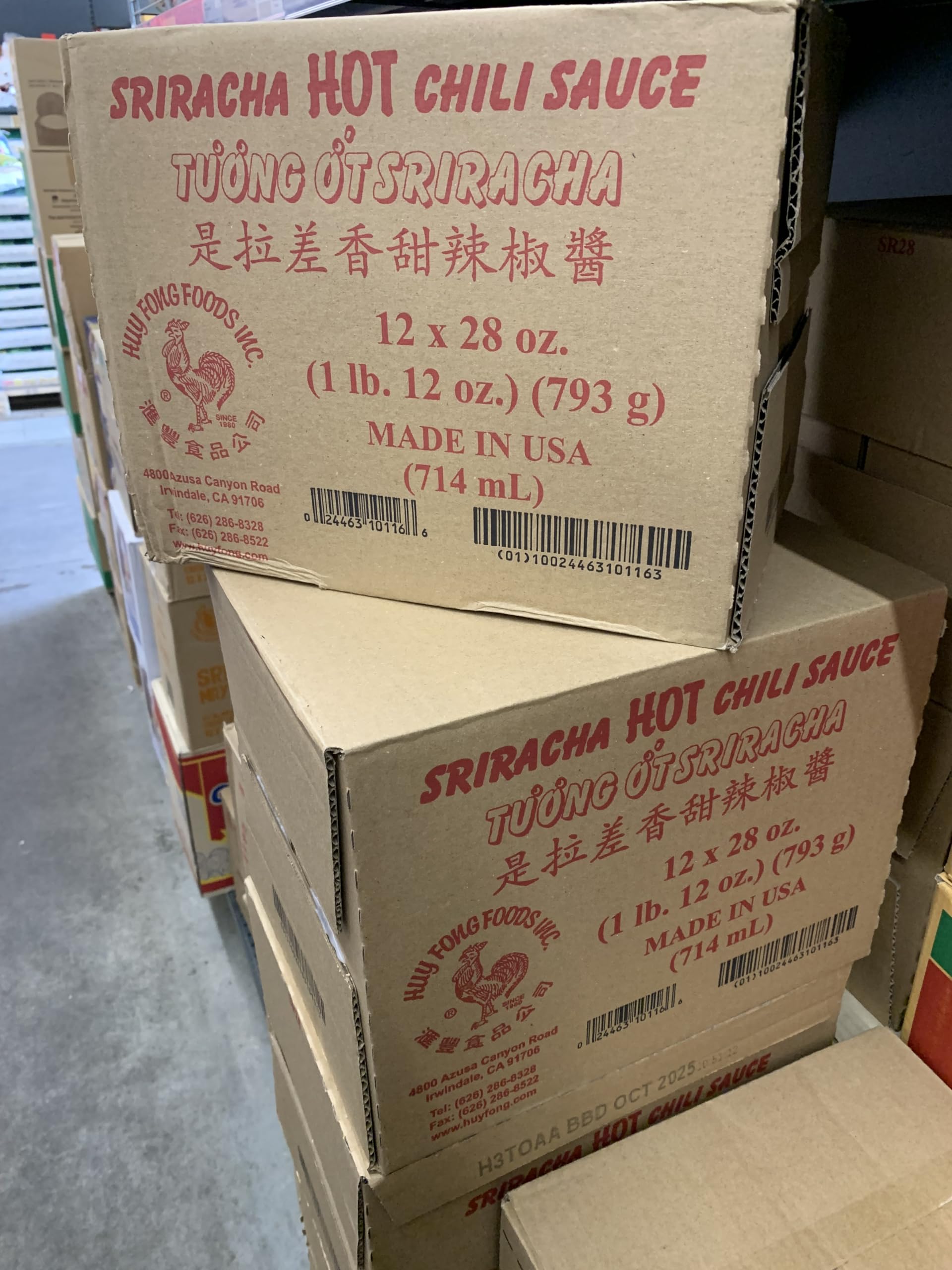 Huy Fong Sriracha Hot Chili Sauce - 17.5oz (793g) Bottle - Original Sriracha Chili Sauce for Cooking, Pho, Ramen, Burgers & Asian Cuisine