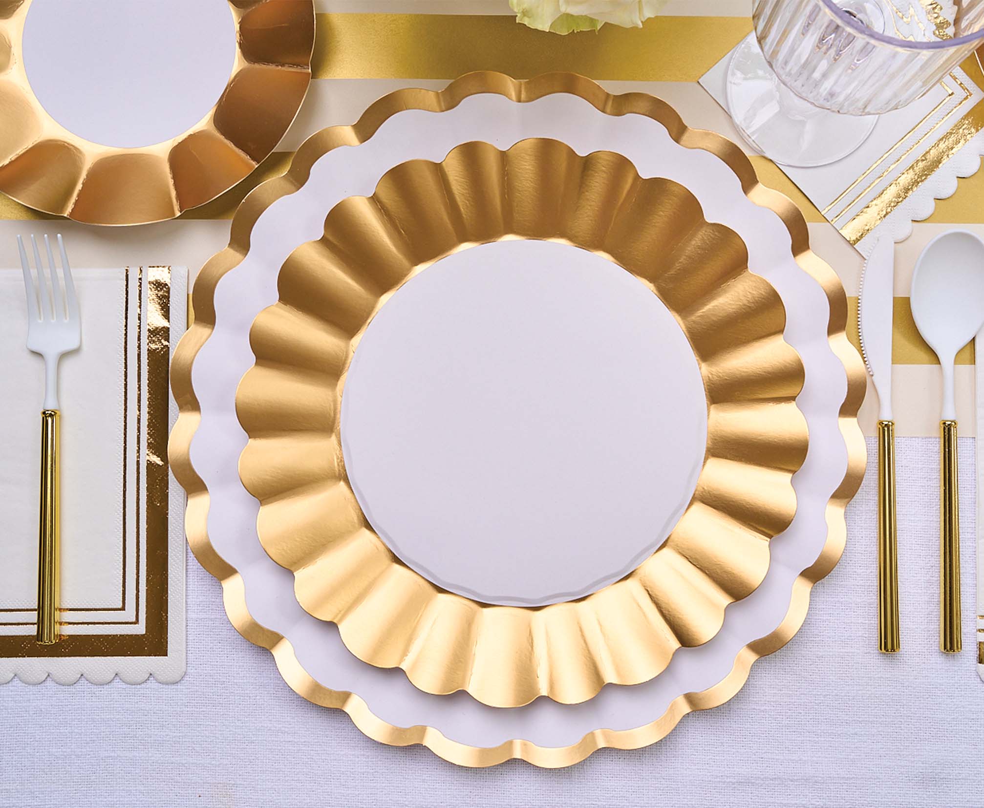 Elegant Gold and White Dinner Plates Set of 8 - Premium Porcelain Tableware for Formal Dining, Wedding, Holiday Parties & Home Decor