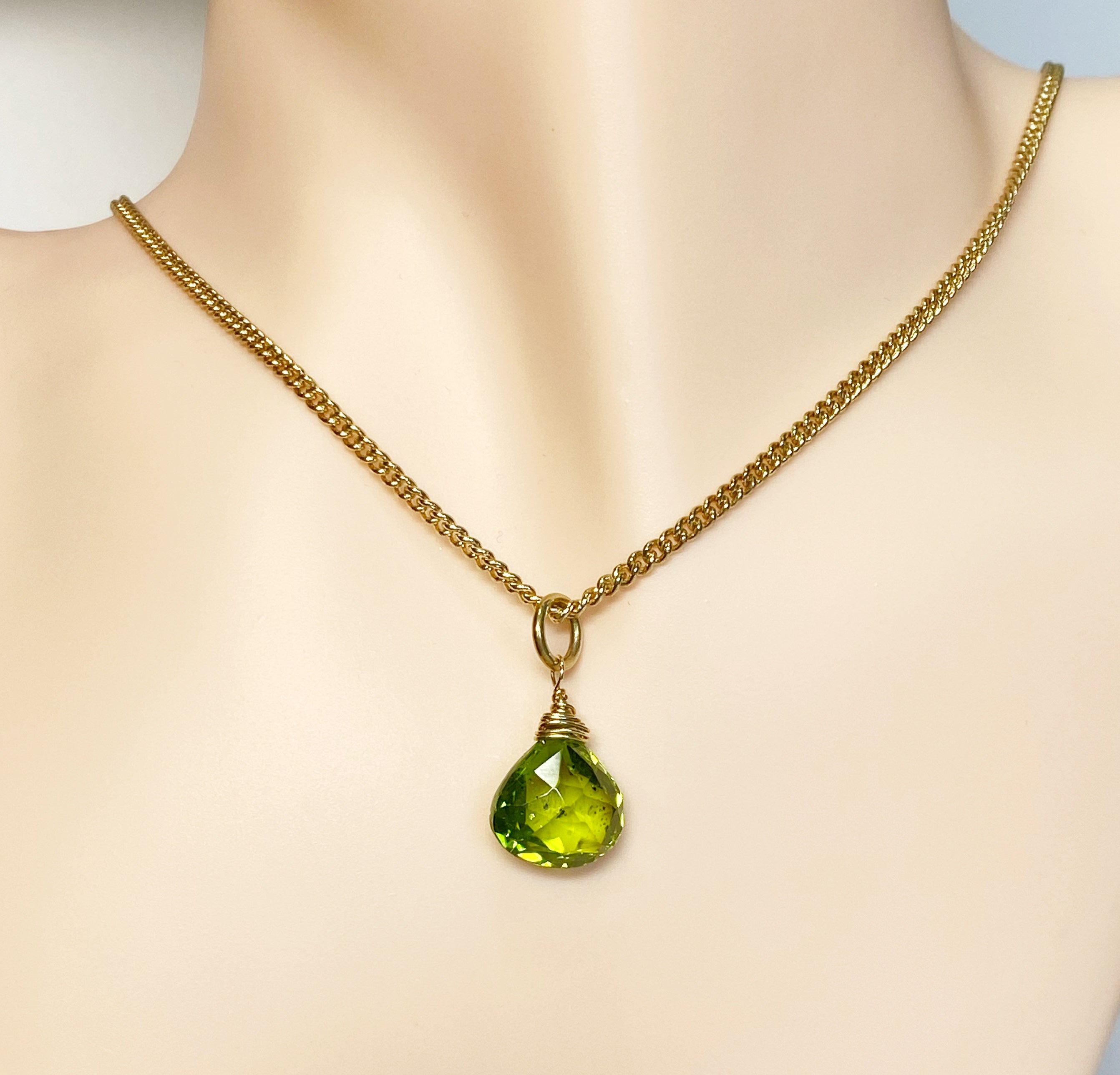 Peridot Gemstone Pendant Necklace - 14K Gold Filled Curb Chain for Women - Elegant Birthstone Jewelry Gift for August | Perfect for Birthday, Anniversary & Everyday Wear