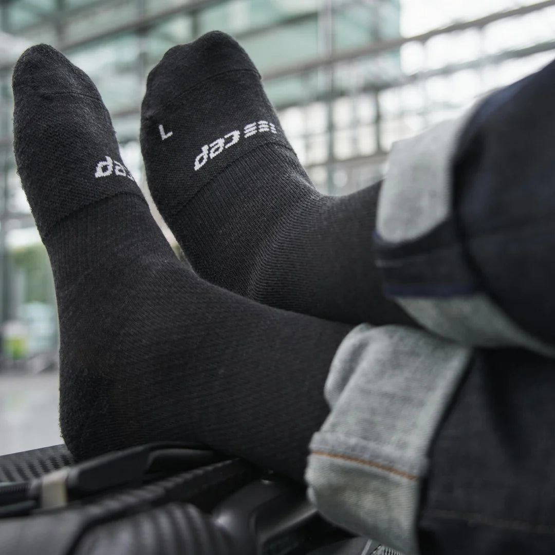 CEP Men's Flight Socks - Compression Socks for Travel & Sports - Black - Improve Circulation & Reduce Swelling During Long Flights, Running & Workouts