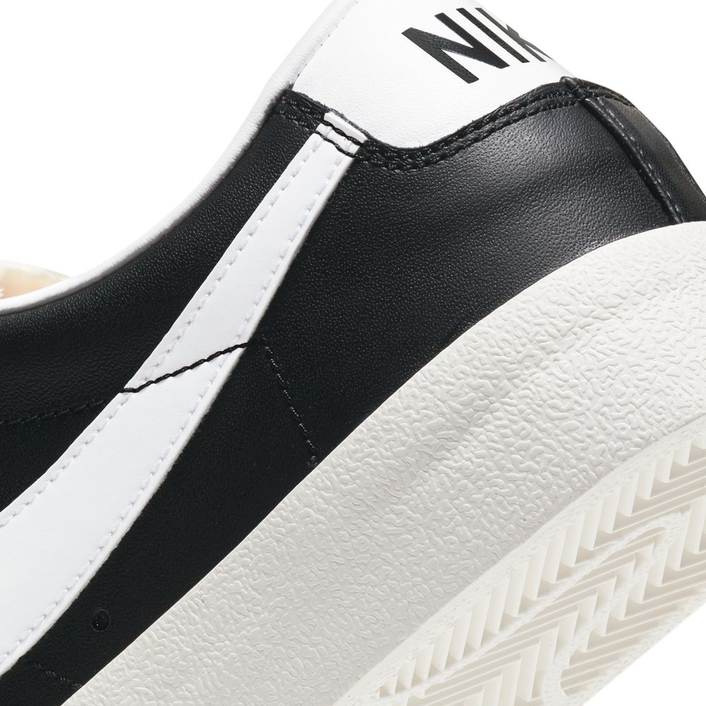 Nike Blazer Low '77 Vintage Sneakers for Men - Classic Retro Basketball Shoes for Casual Wear & Street Style