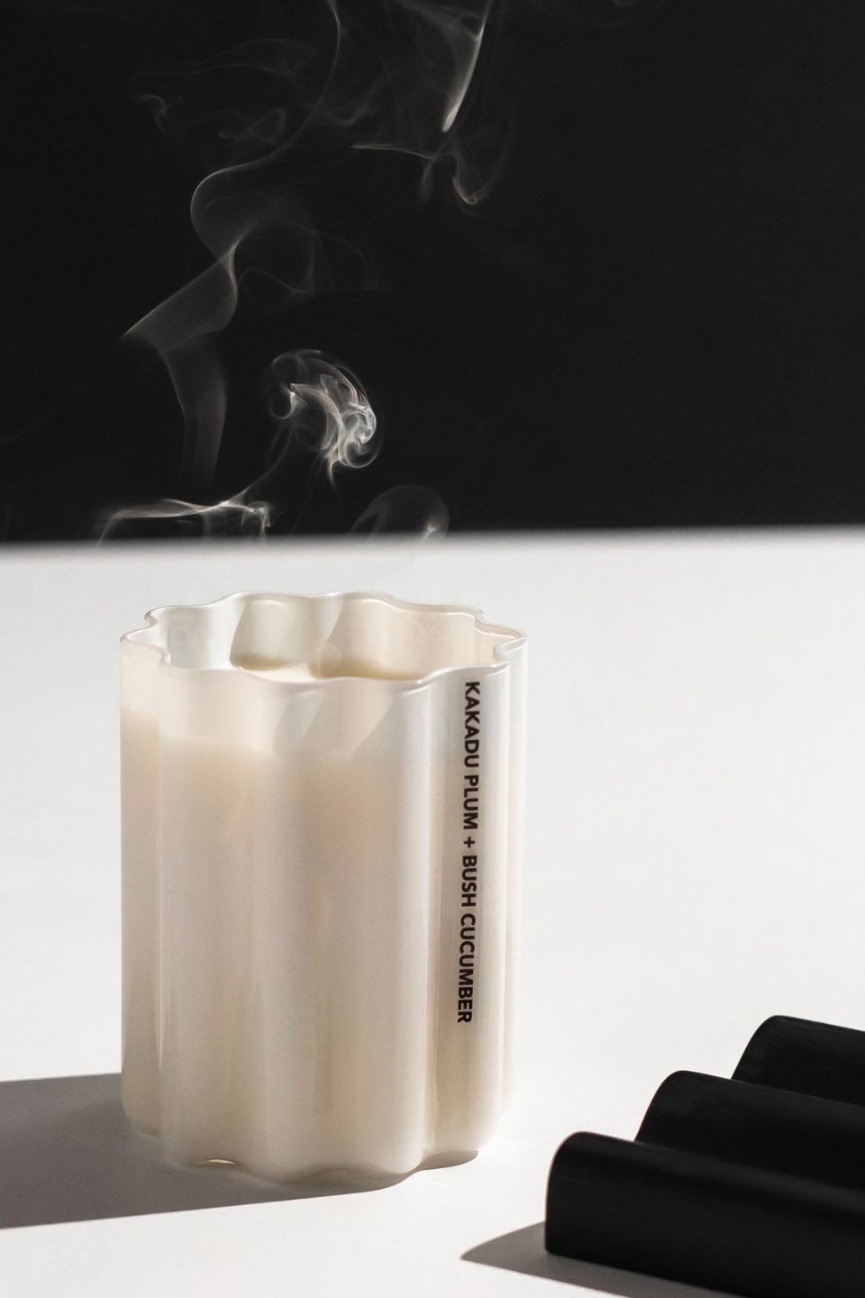 Organic Kakadu Plum & Bush Cucumber White Wave Candle - 300g Long-Lasting 70-Hour Burn - Perfect for Spa, Yoga & Meditation Relaxation