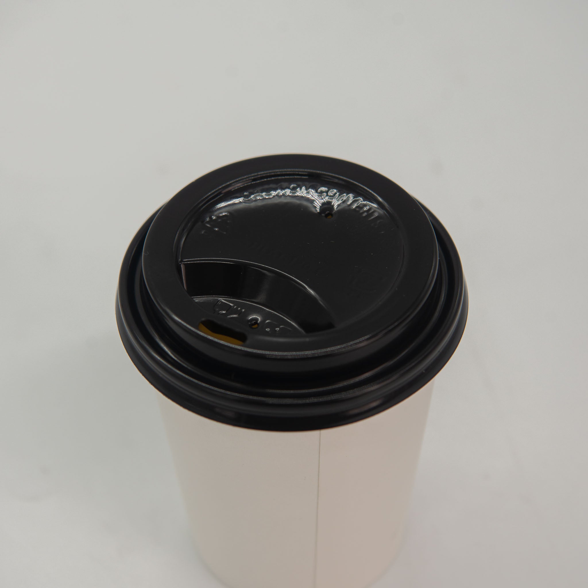 KARAT Black Hot Lids - Insulated Coffee Cup Lids for Travel Mugs & Tumblers - Perfect for Hot Drinks On The Go, Office, Commuting & Outdoor Activities