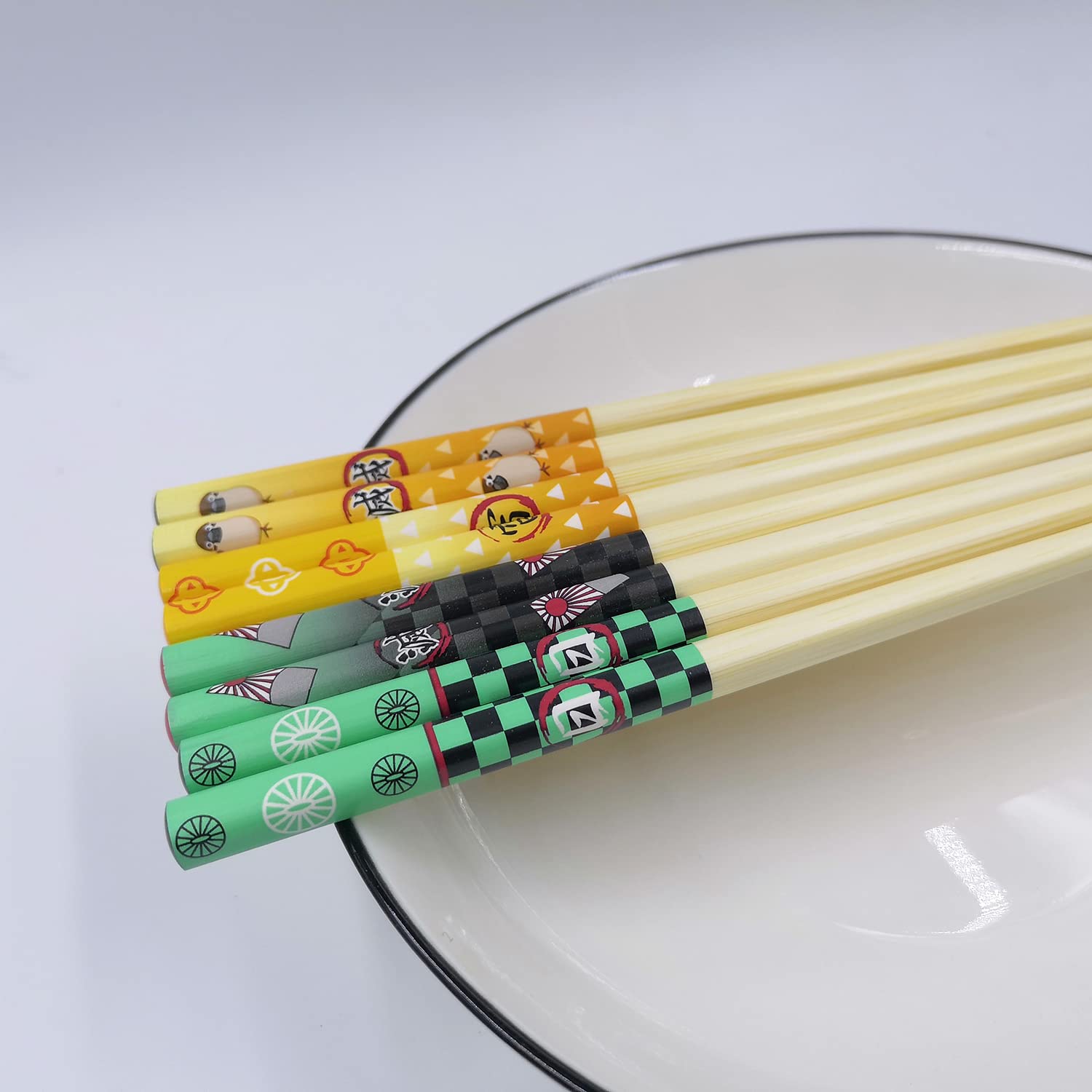 Anime Themed Bamboo Chopsticks - Cartoon Character Chopsticks for Sushi, Ramen & Asian Cuisine - Eco-Friendly & Lightweight E-Chopsticks for Anime Fans & Japanese Food Lovers