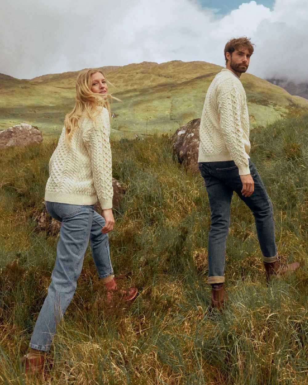 Aran Inisheer Traditional Irish Wool Sweater for Men & Women - Warm Handmade Knitwear for Winter, Fall & Outdoor Activities