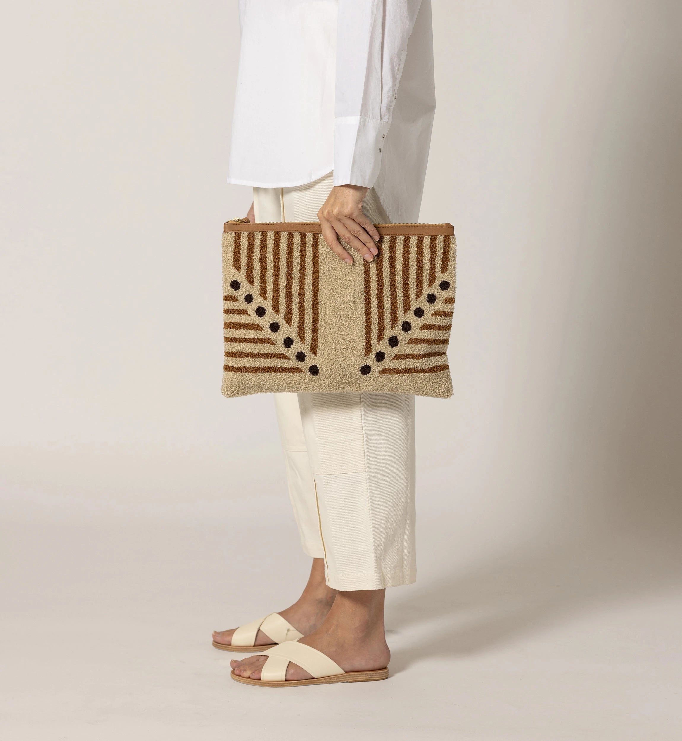 Lusso Stripe Clutch - Elegant Women's Wallet for Evening Parties, Weddings & Special Events | Fashionable Crossbody Handbag with Adjustable Strap | Perfect Gift for Her