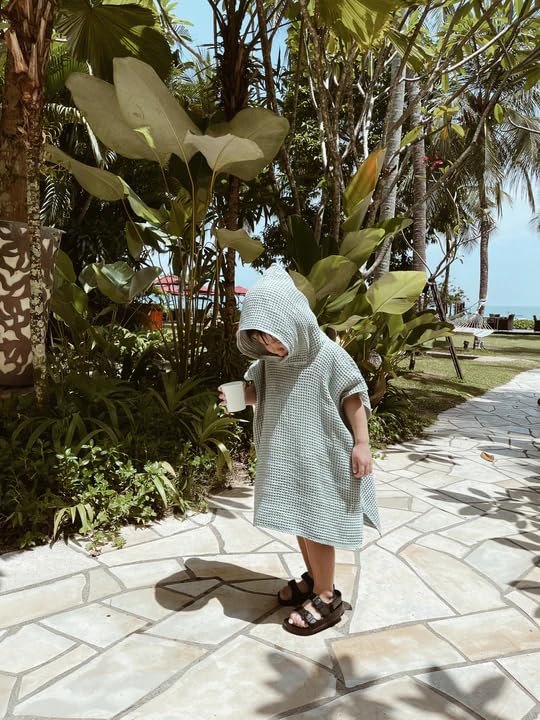**Kids Swim Cover Up - Boys & Girls Waffle Towel Poncho - Quick Dry Swimsuit Coverups for Beach, Pool, Bath - Perfect for Swimming, Surfing & Water Play**