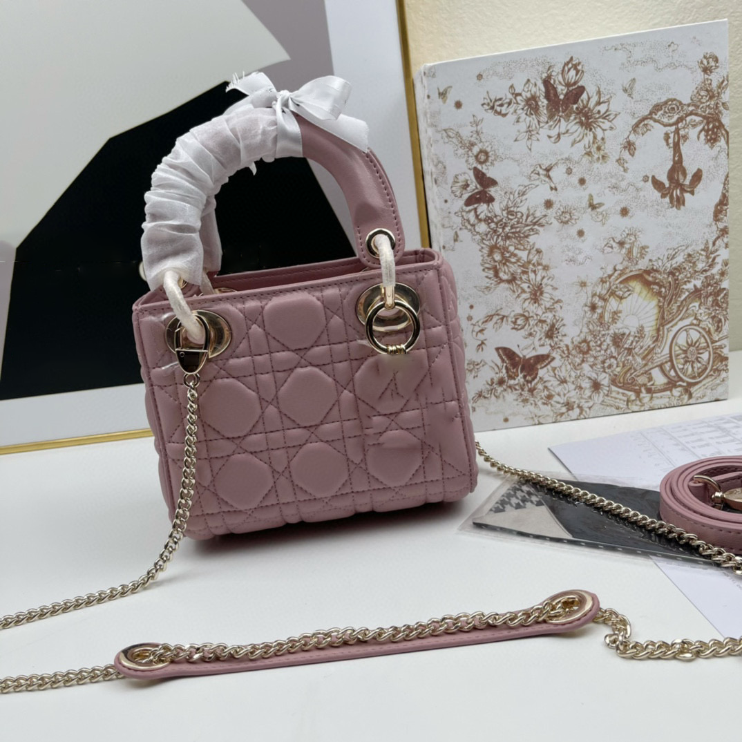 Stylish Designer Handbag for Women - Trendy & Durable Fashion Accessory for Work, Party & Everyday Use