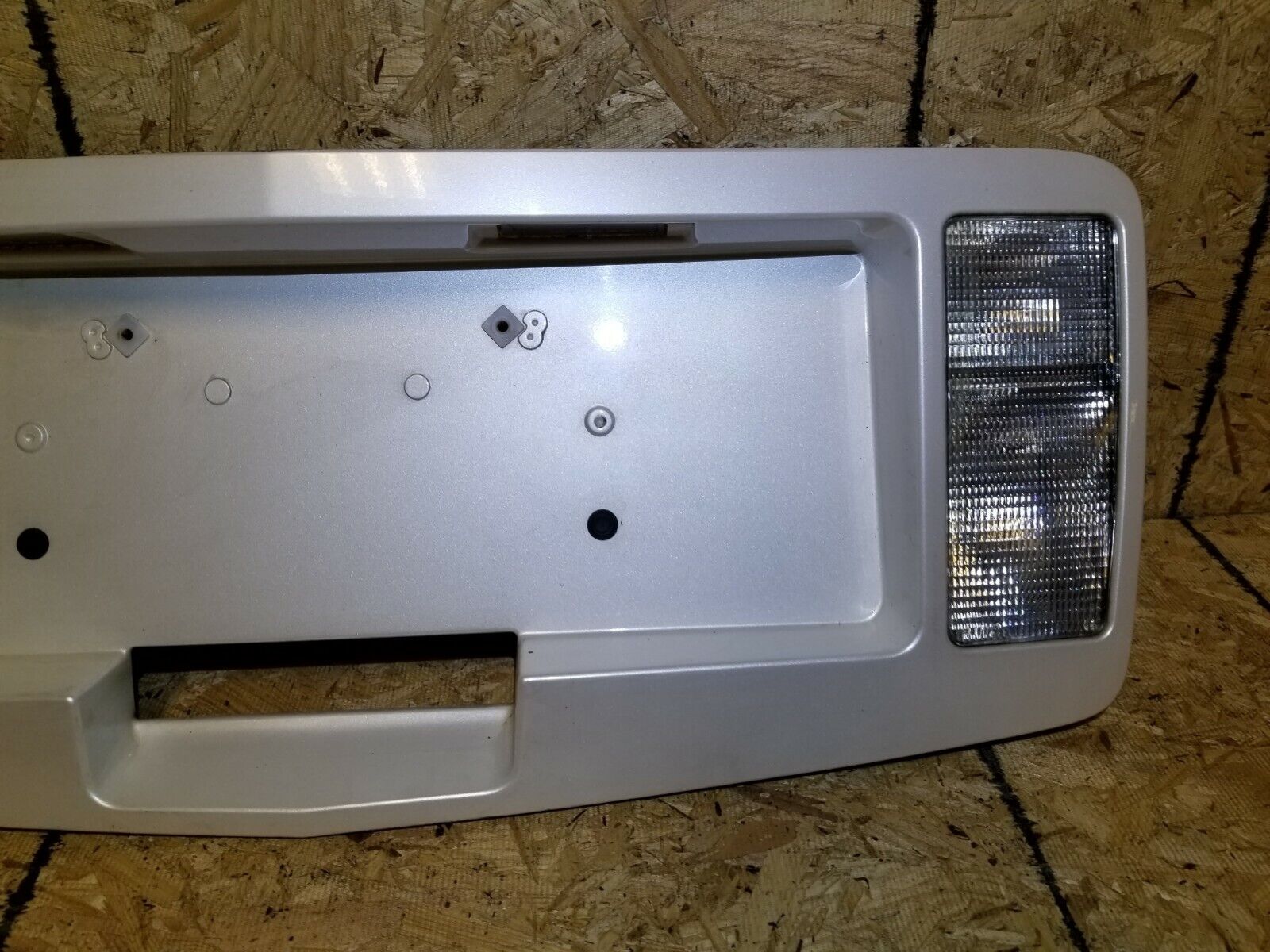 2005-2009 Cadillac SRX OEM Tailgate License Plate Holder with Backup Light - Perfect for Rear Bumper Replacement & Nighttime Visibility