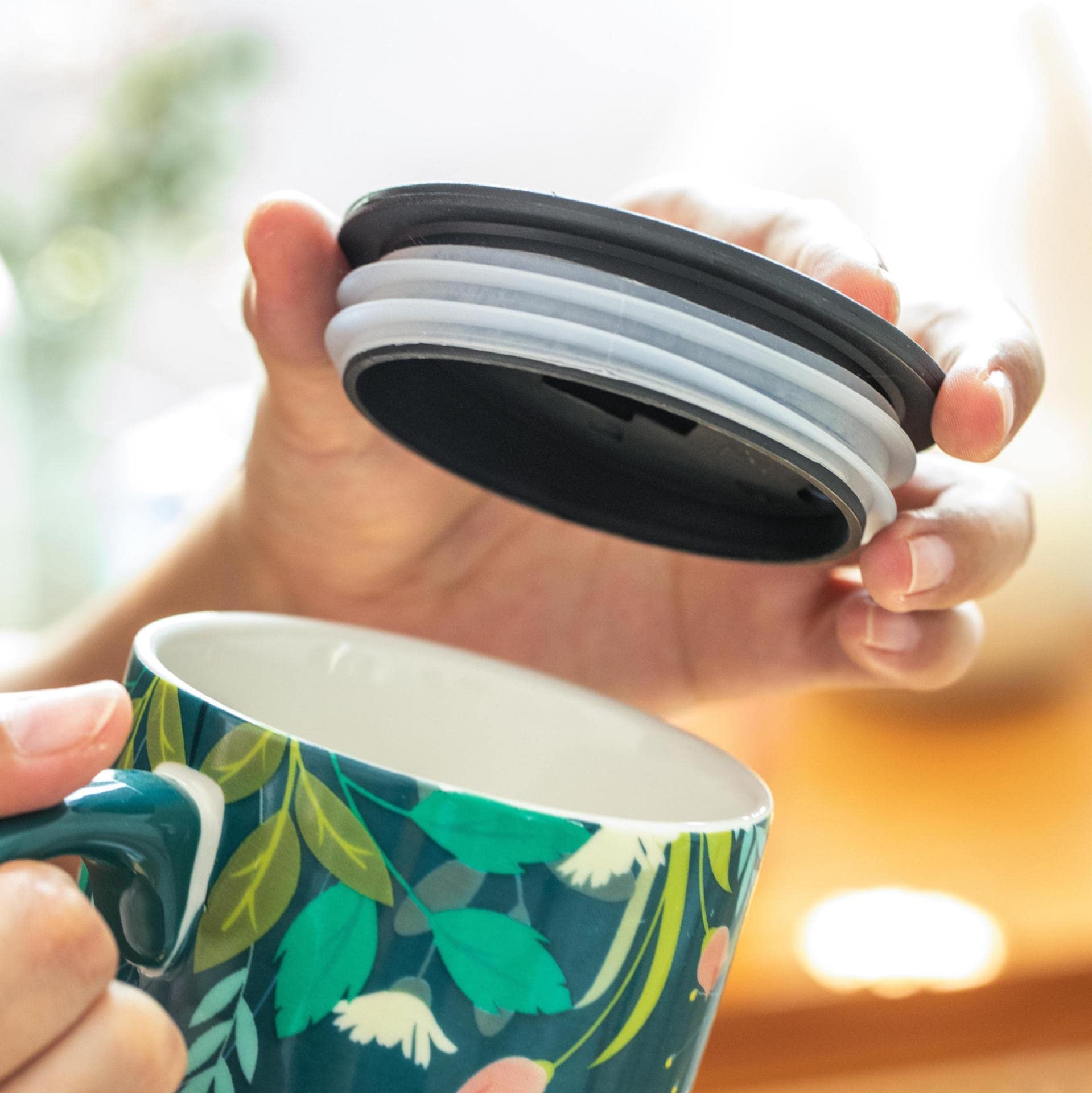 Forest Girl Ceramic Coffee Mug with Lid - Cute Cartoon Painting Design for Tea, Milk & Hot Drinks - Perfect Birthday Gift for Home & Office Use (Green)