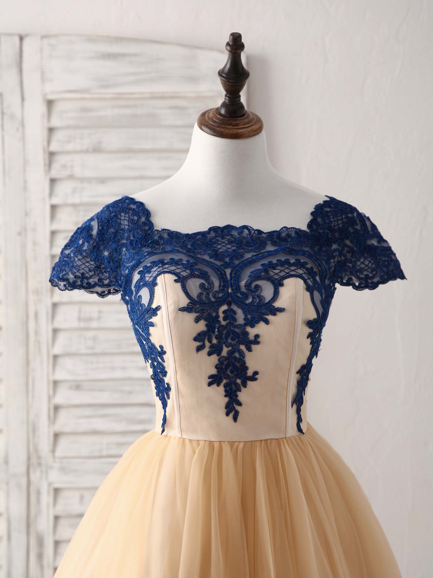 Elegant Champagne Tulle Lace Applique Short Prom Dress - Perfect for Bridesmaids, Homecoming & Evening Parties | Formal Dresses for Women