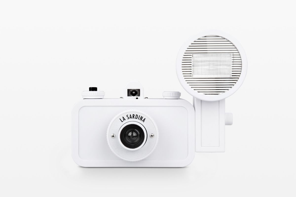 Lomography La Sardina DIY 35mm Film Camera with Flash - Vintage Style Creative Photography for Travel, Parties & Street Shots
