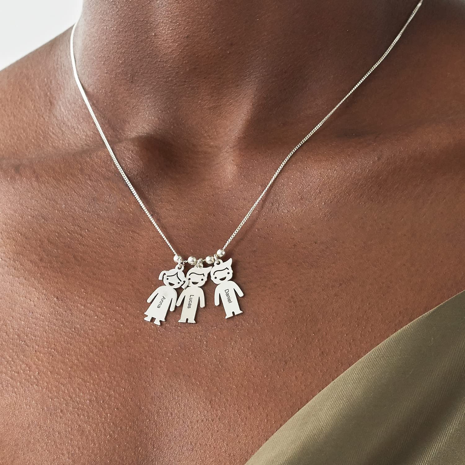 Personalized Mother's Necklace with Engraved Family Charm - Elegant Jewelry Gift for Women, Mom, Grandma - Perfect for Mother's Day, Christmas & Birthday Gifts - Ideal for Special Occasions & Everyday Wear