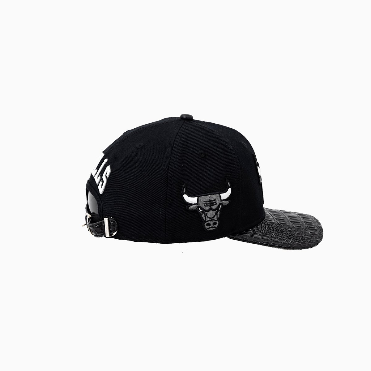 Chicago Bulls NBA Leather Visor Snapback Hat - Adjustable Basketball Cap for Men & Women - Perfect for Games, Streetwear & Sports Fan Fashion