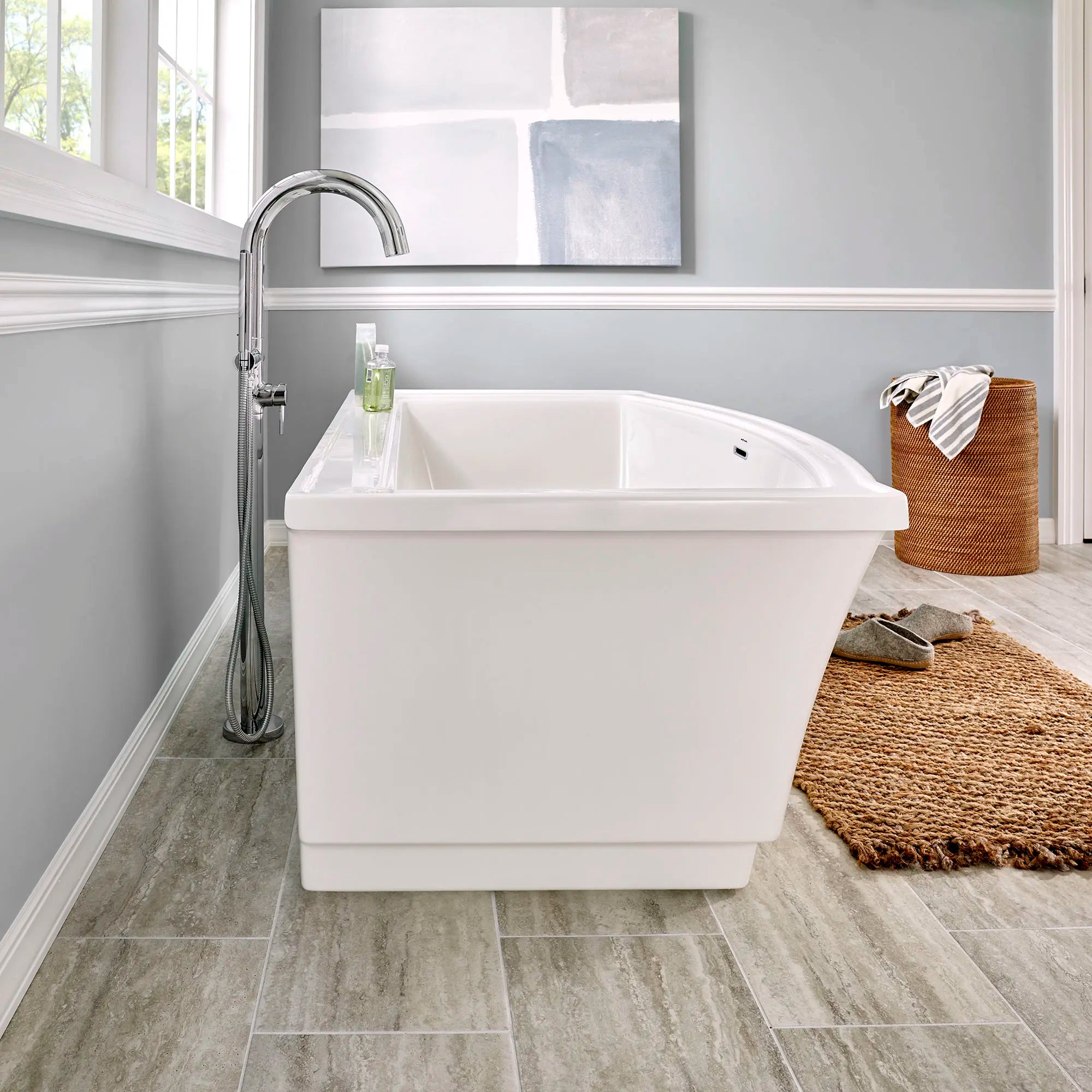 Luxury Freestanding Bathtub - Modern Soaking Tub for Spa Bathroom, Perfect for Master Suite & Relaxation