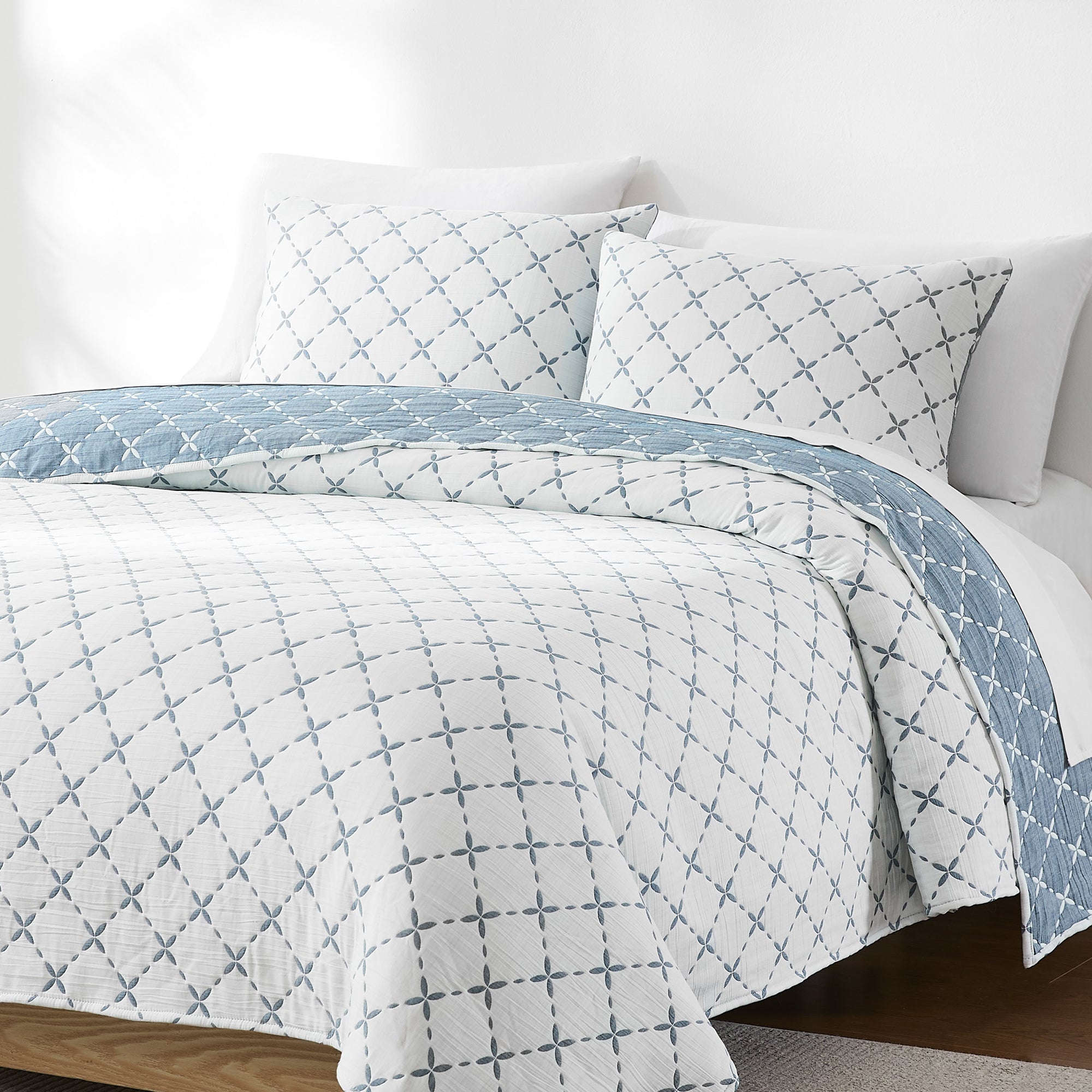 Luxury Diamond Leaf Jacquard Reversible Matelasse Coverlet Set - Queen Size Bedspread for Master Bedroom & Guest Room Decor