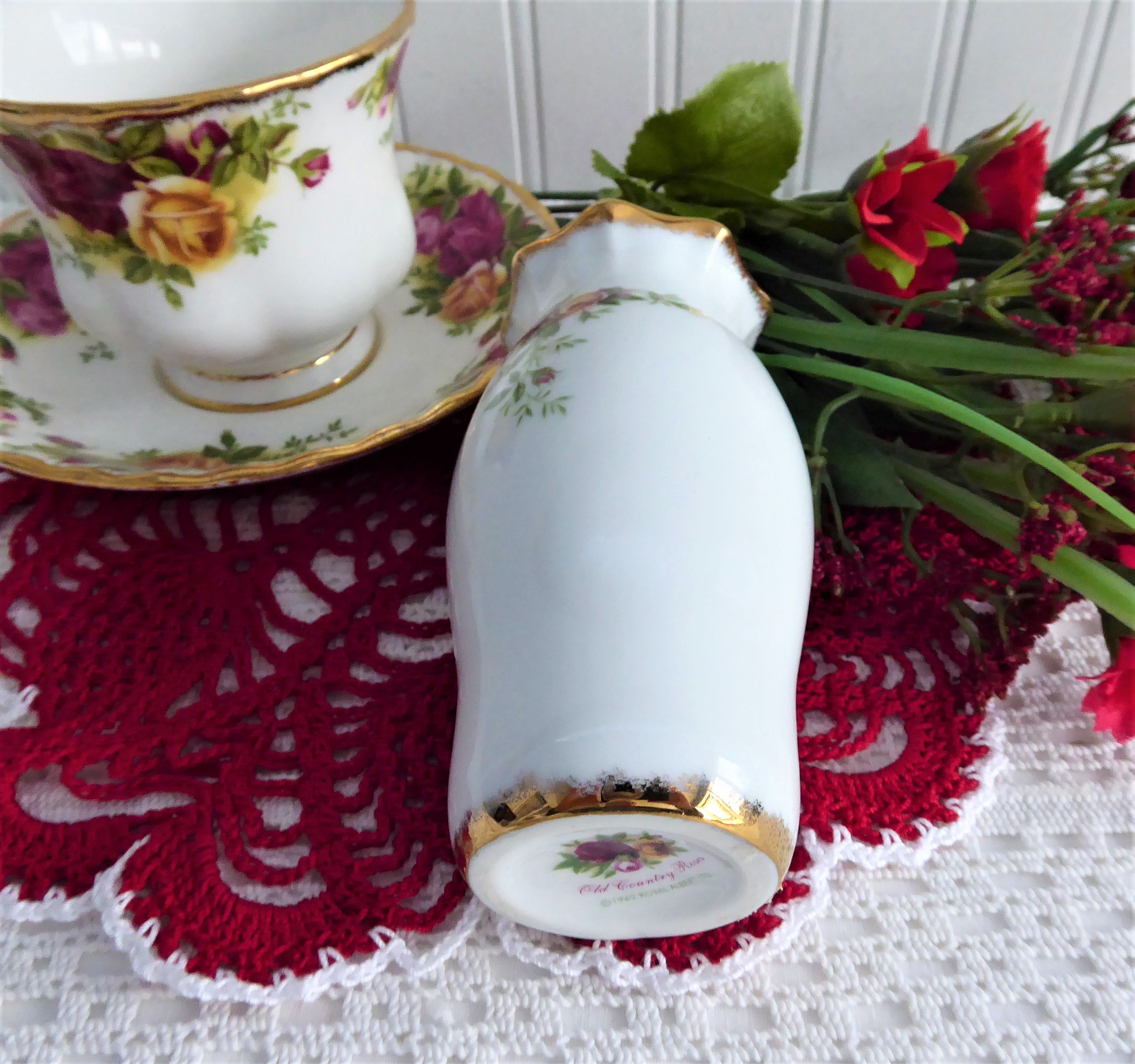 Royal Albert Old Country Roses 4.5 Inch Bone China Vase - Elegant Floral Home Decor for Dining Table, Wedding Centerpiece & Gift