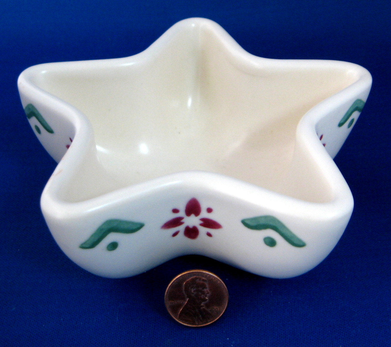 Pfaltzgraff USA Nordic Christmas Star-Shaped Candy Bowl - Holiday Serving Dish for Candy, Nuts, Snacks - Festive Red and Green Decor for Christmas Parties, Dining Table Centerpiece