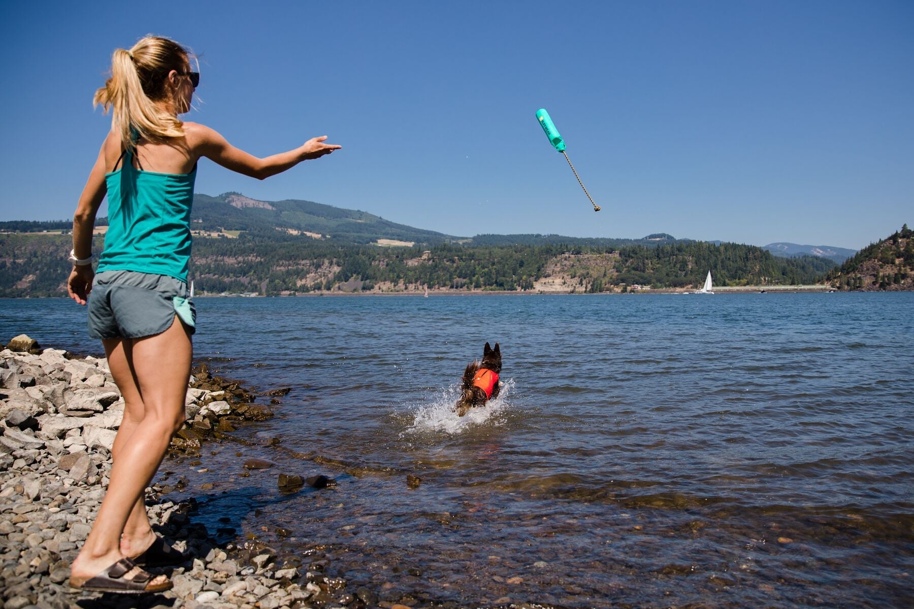 Lunker® Foam Water Toy for Dogs - Purple Orchid | Ruffwear® - Perfect for Pool, Beach & Outdoor Play