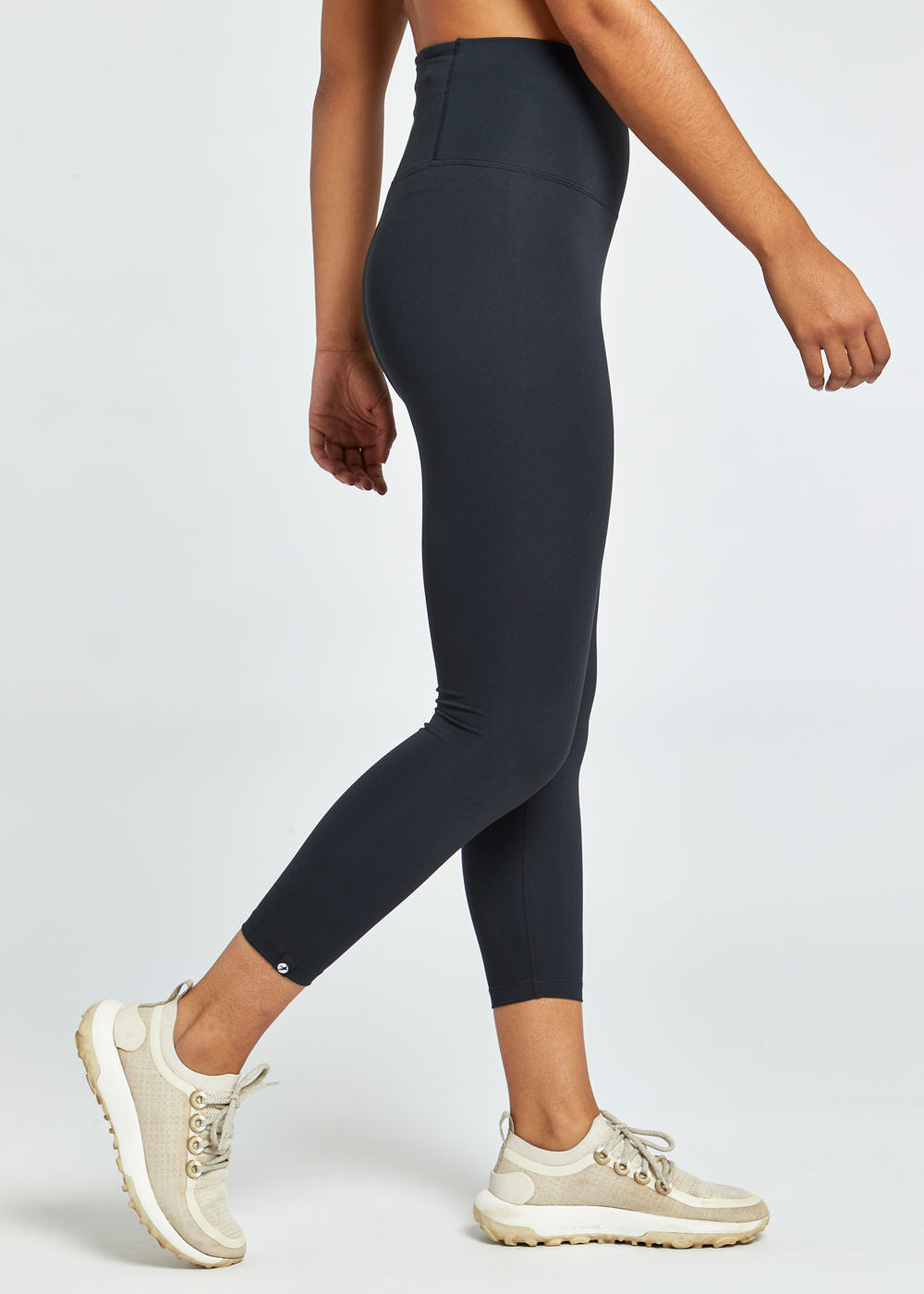Essential Bird 3/4 Tights - High Waist Yoga Leggings for Women, Breathable Workout Running Pants with Pockets - Perfect for Yoga, Gym, Running & Casual Wear