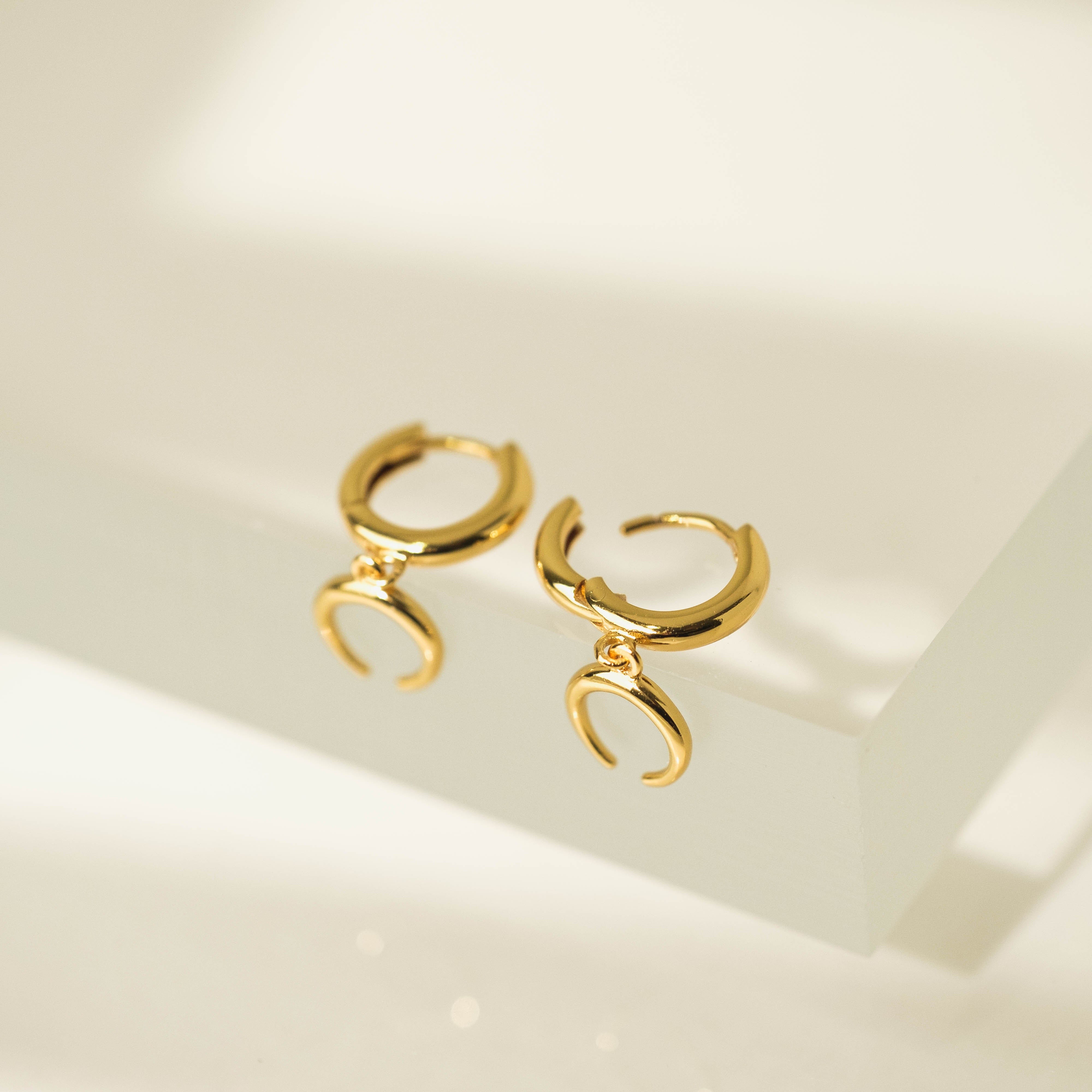 Stylish Horn Charm Huggie Drop Hoop Earrings for Women - Boho Chic Dangle Earrings for Everyday Wear & Special Occasions