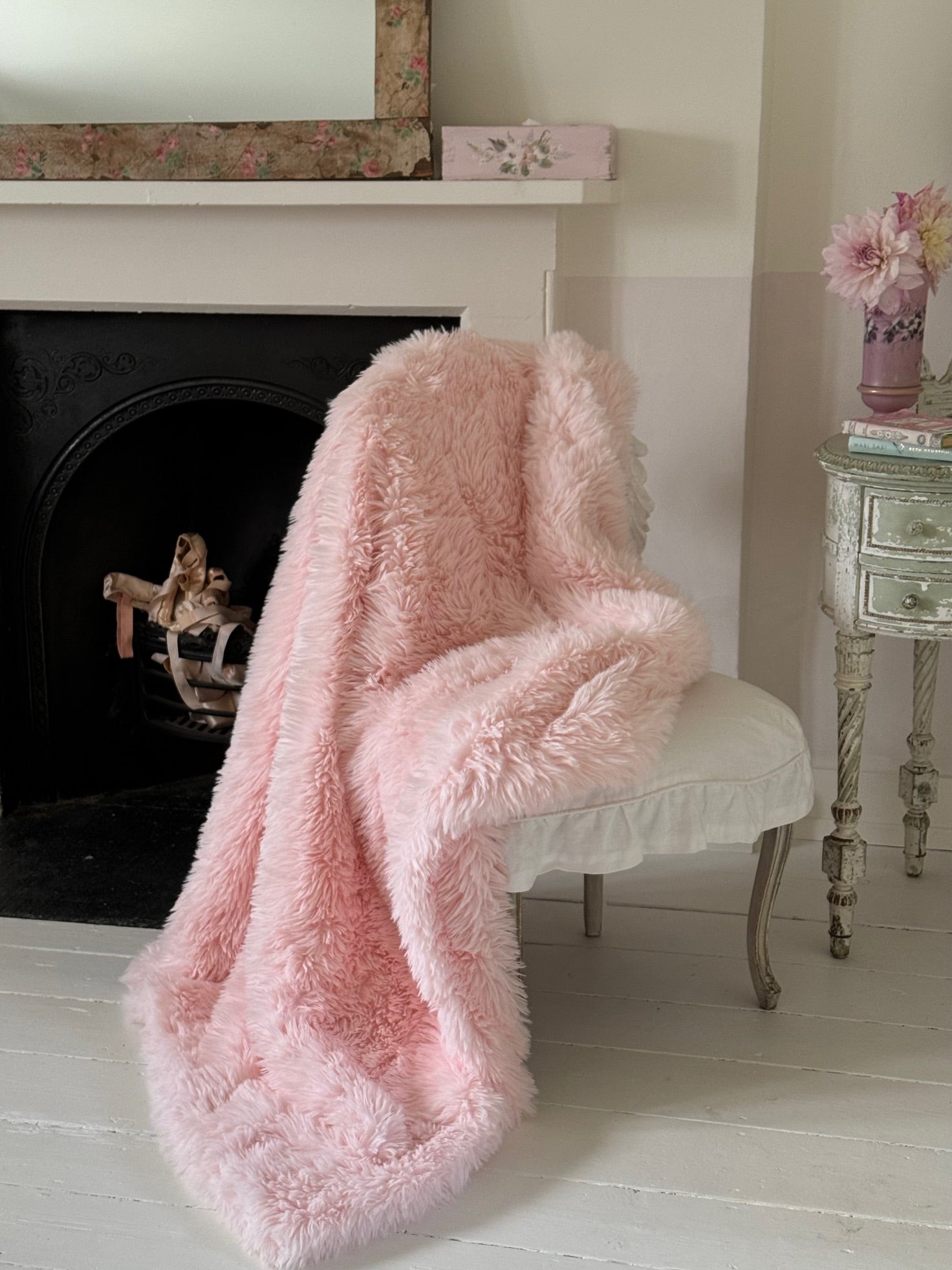 Soft Candy Pink Faux Fur Throw Blanket - Cozy Luxurious Fluffy Decorative Couch Bed Throw - Perfect for Living Room, Bedroom, Sofa & Home Decor