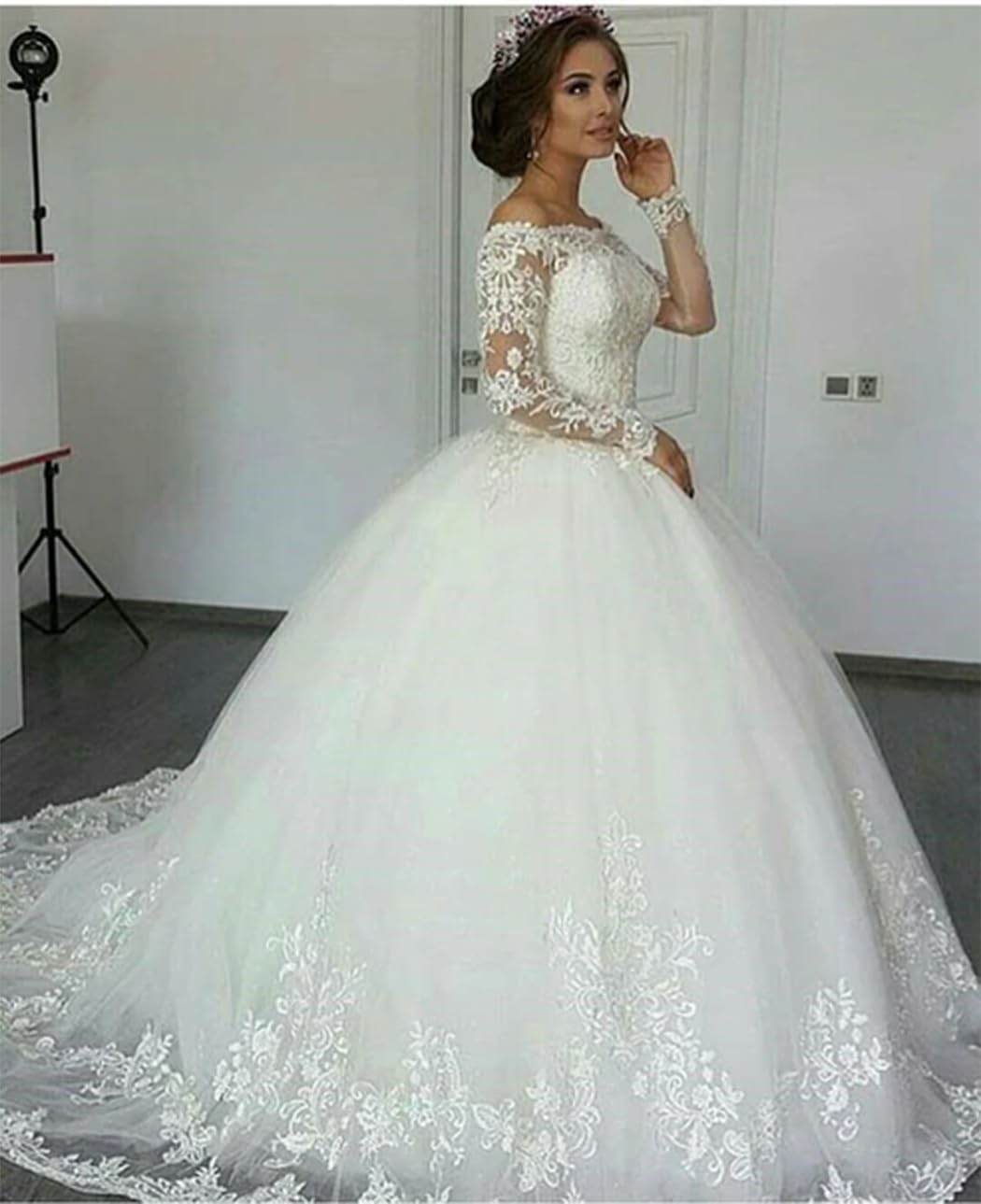 2025 Boho Lace Wedding Dress for Women - Long Sleeve Bridal Gown with Appliques | Perfect for Beach, Garden & Vintage Themed Weddings