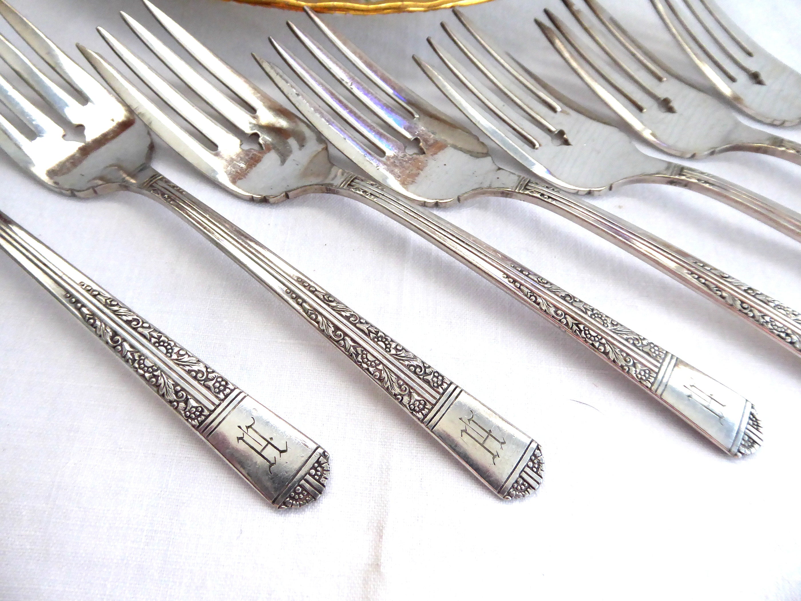 Vintage Oneida Royal Oak Oakleigh Silver Plate Dessert Forks Set of 8 - Monogrammed 1940s Elegant Flatware for Fine Dining, Tea Parties & Special Occasions
