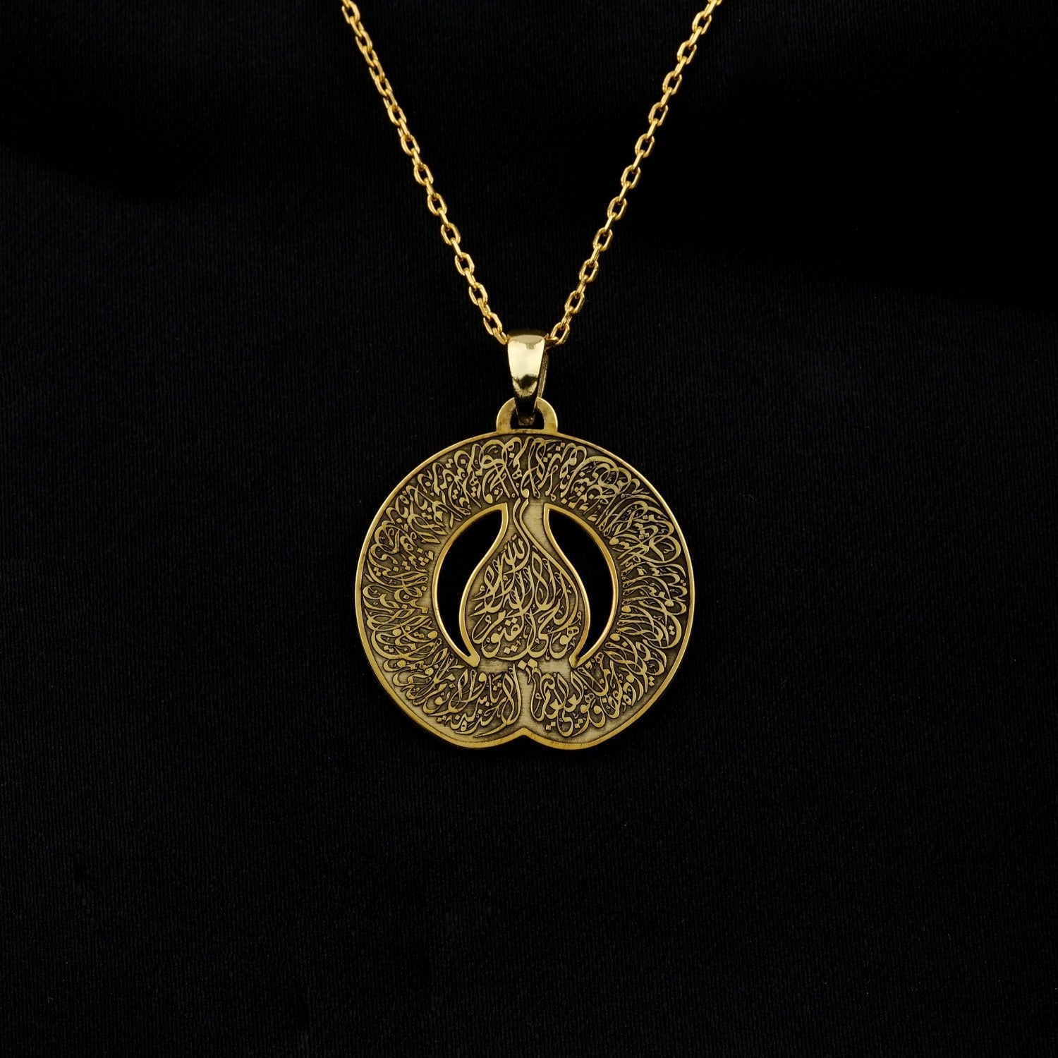 Diwani Ayatul Kursi Muslim Jewelry - 18K Gold Plated Silver Pendant Necklace - Islamic Gift for Women & Men - Perfect for Eid, Ramadan & Daily Wear