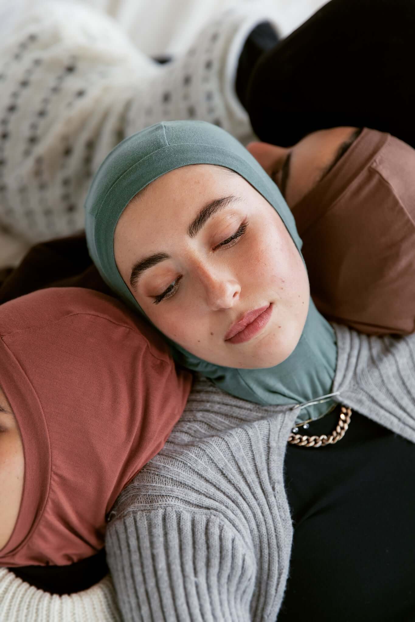 Stylish Ivy Green Contour Hijab - Soft Muslim Headscarf for Women - Perfect for Daily Wear, Prayer & Special Occasions