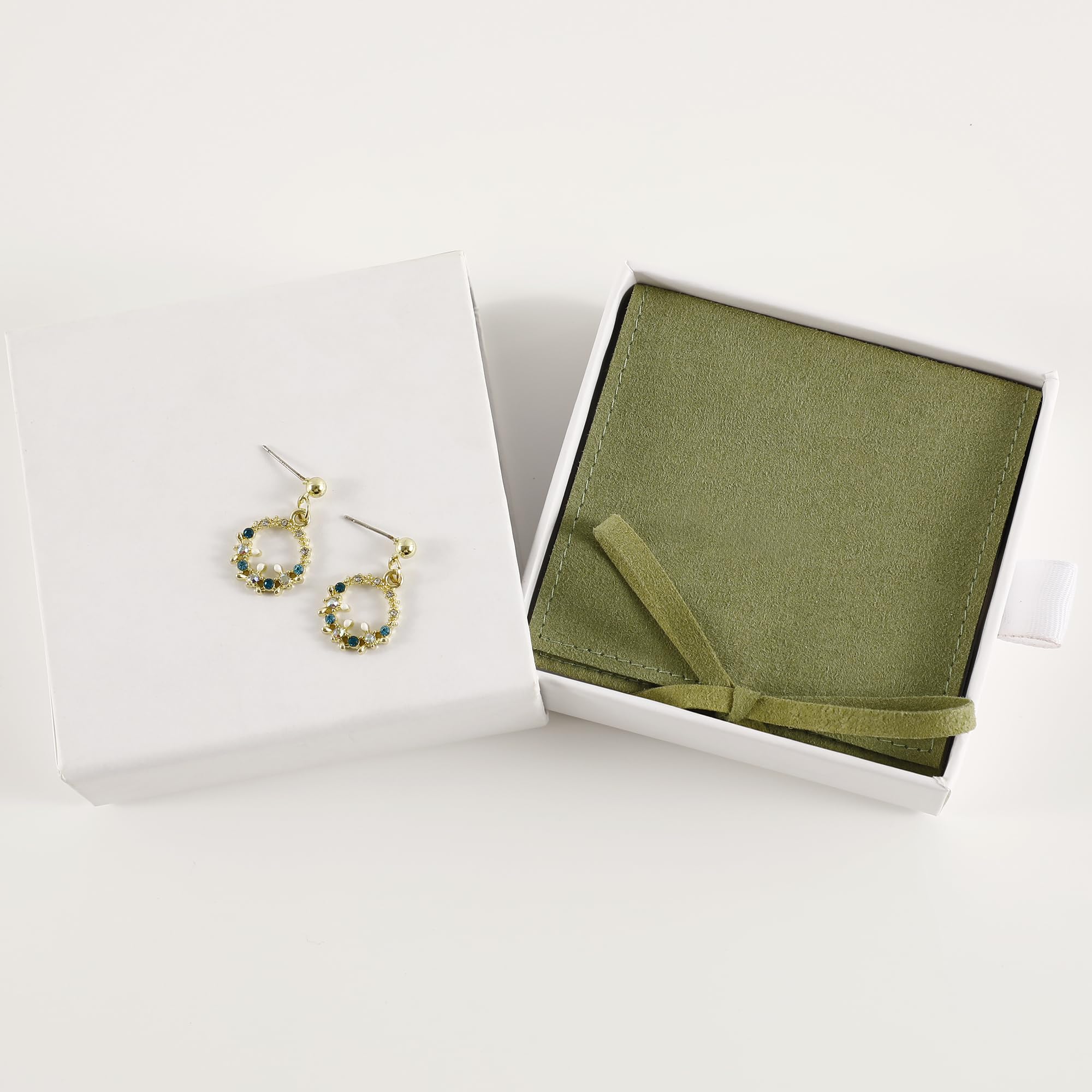 40-Piece Green Microfiber Jewelry Pouches 8x8cm - Premium Small Gift Bags for Rings, Earrings, Necklaces & Bracelets - Soft Velvet Storage & Travel Organizer for Jewelry Protection & Gifting