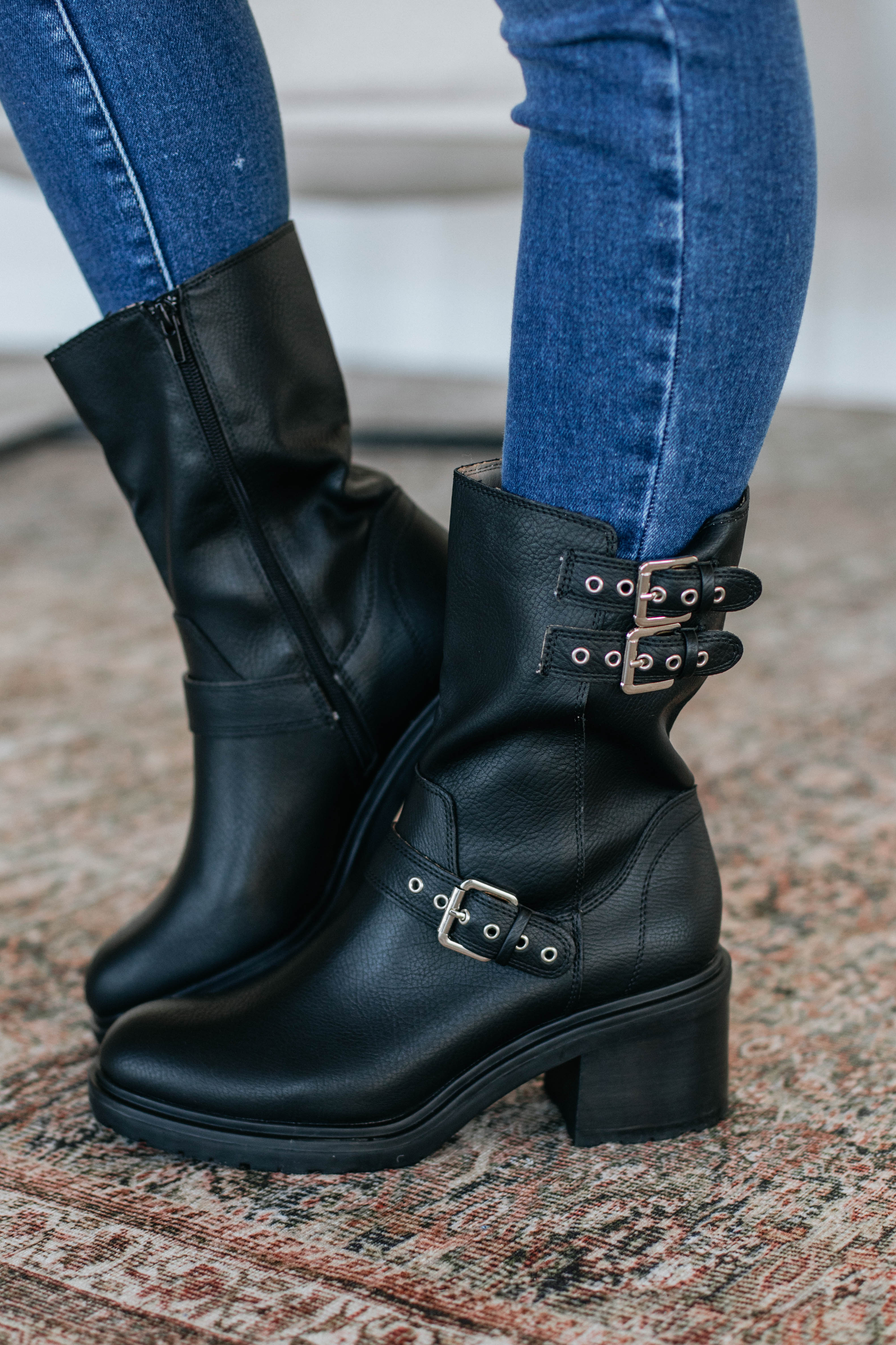 Cool On Command Boots for Men & Women - Black - Comfortable & Stylish Winter Boots for Outdoor Activities & Snow Hiking
