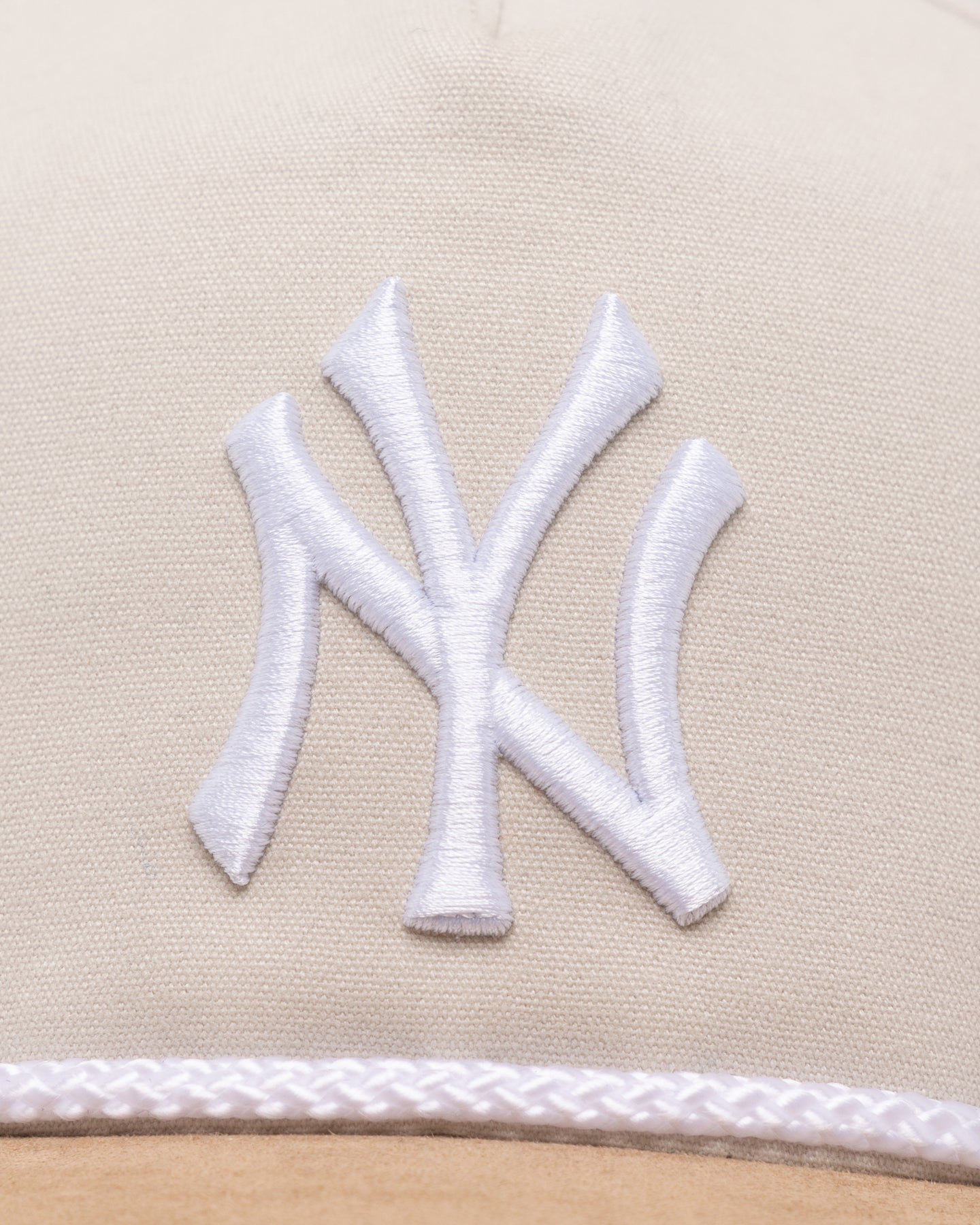 New York Yankees 47 Brand Snapback Hat - Sand Dune & Khaki Adjustable Baseball Cap for Men & Women - Perfect for Games, Streetwear & Casual Outfits