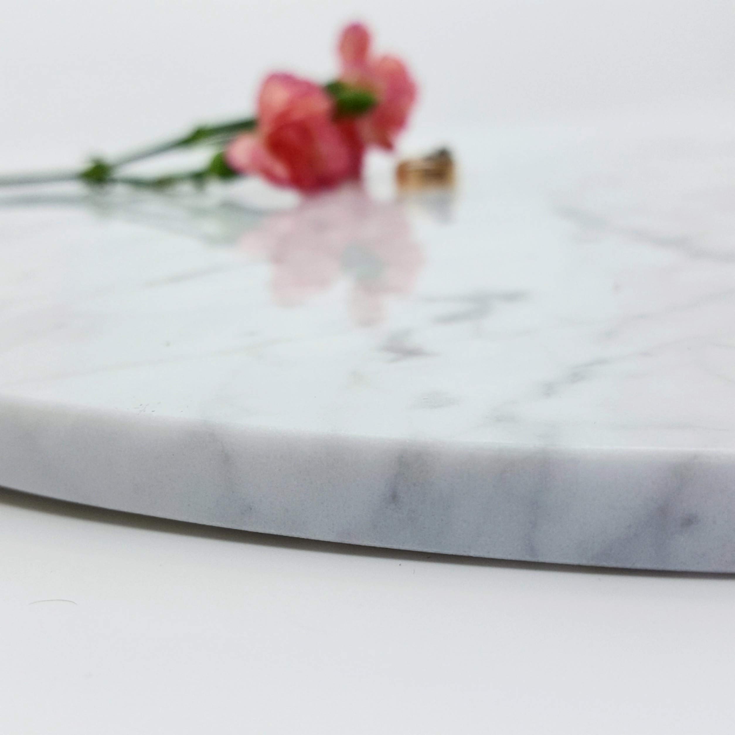 Elegant White Marble Cake Stand - 20 Inch Round Wedding & Birthday Party Centerpiece for Desserts, Cupcakes, and Table Decor | Perfect for Bridal Showers, Anniversary Celebrations, and Special Occasions