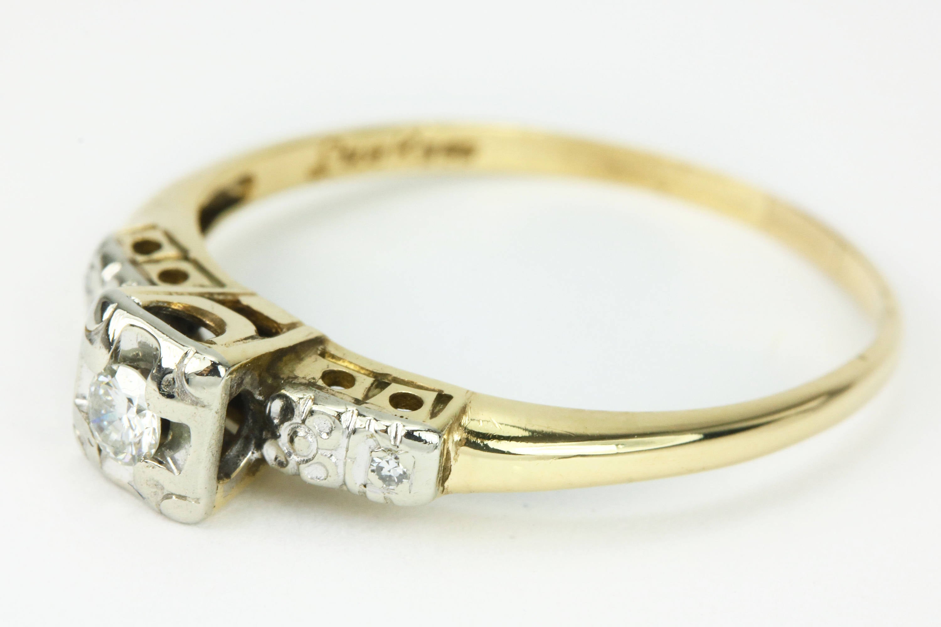 Exquisite 14K Two-Tone Vintage Diamond Engagement Ring for Women - Perfect for Proposals, Anniversaries & Special Occasions